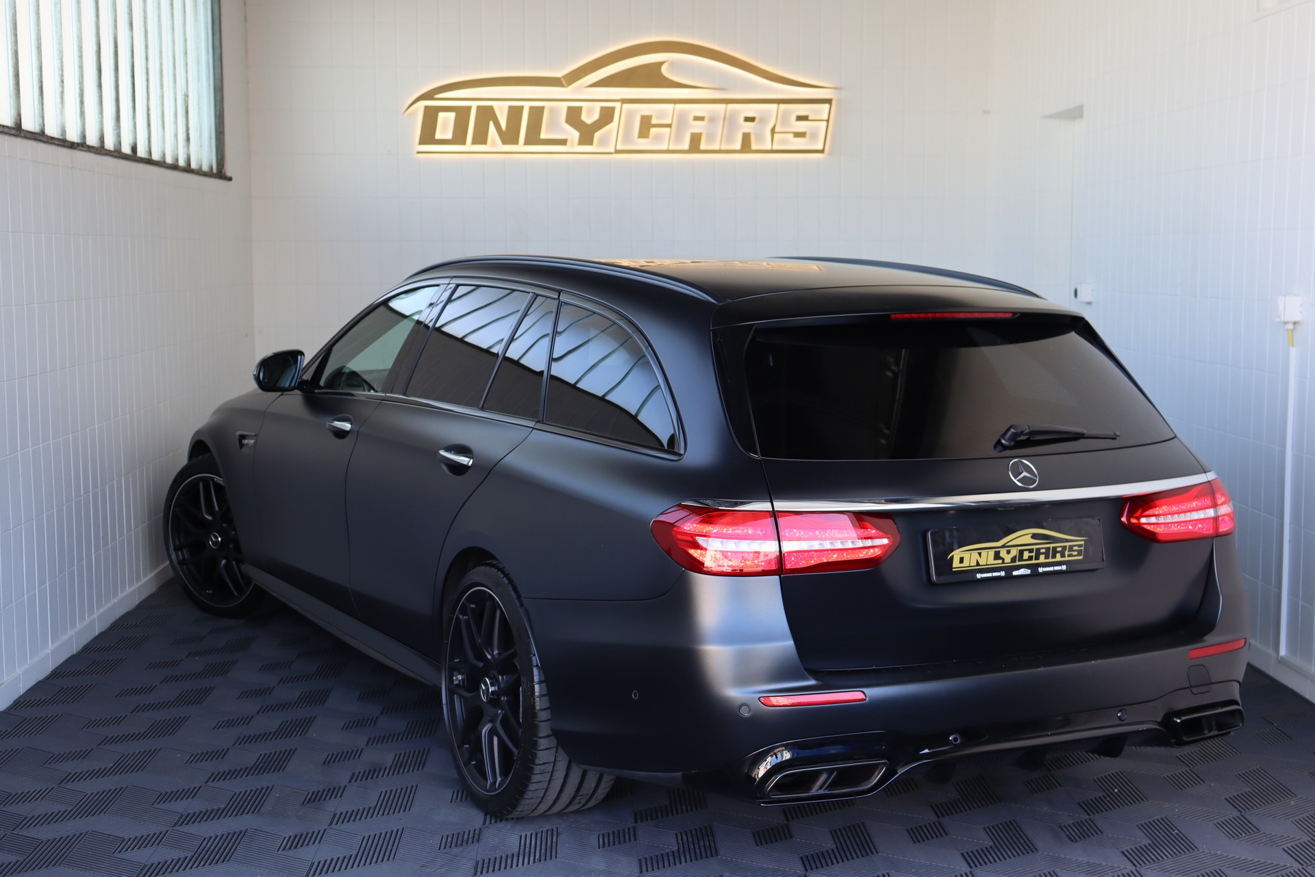 MERCEDES-BENZ E 63 AMG S EDITION 1 4 MATIC 9G-TRONIC-image-5