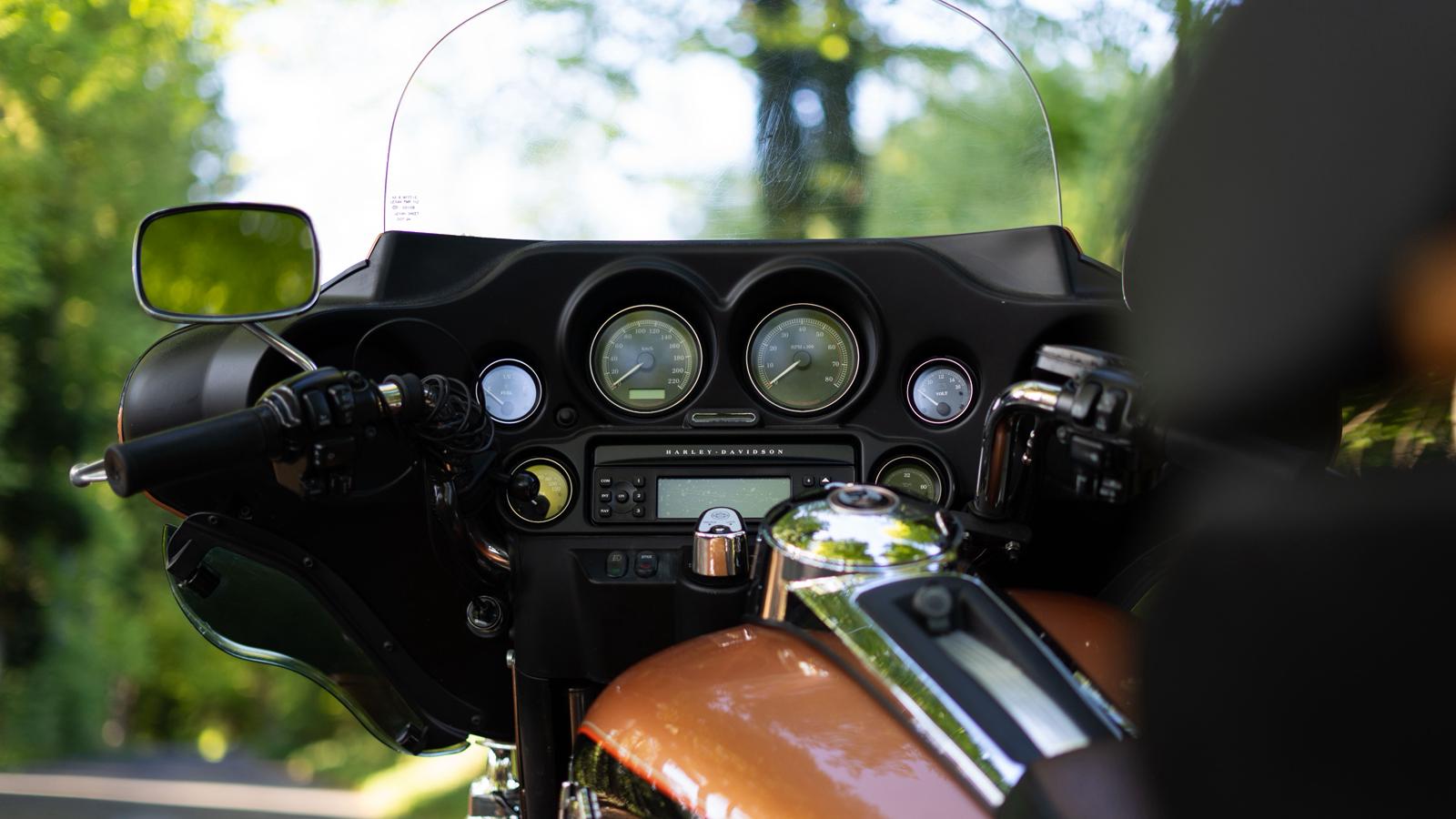 HARLEY-DAVIDSON FLHTCU Electra Glide Ultra Classic ABS Anniversary-image-3