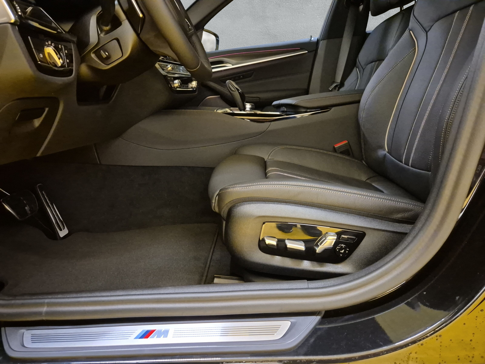 BMW 520d xDrive 48V Touring M Sport Pro Steptronic-image-17