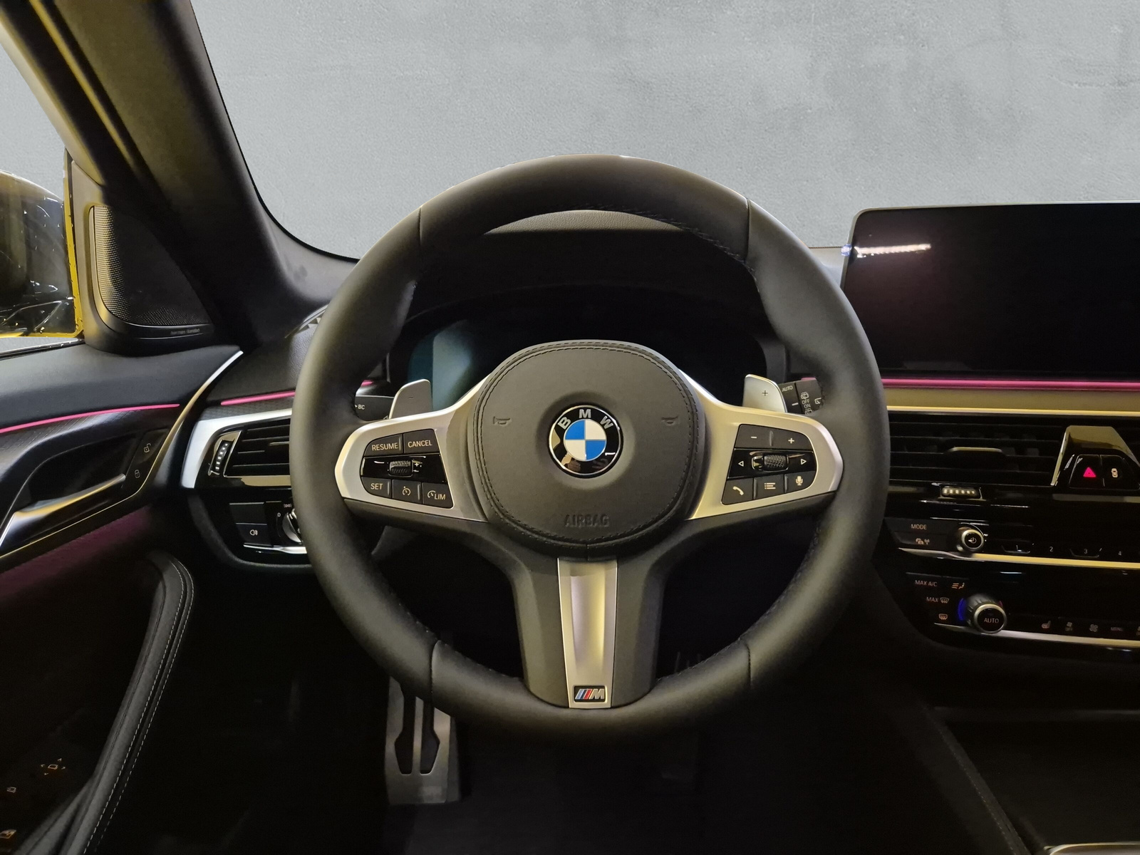 BMW 520d xDrive 48V Touring M Sport Pro Steptronic-image-8