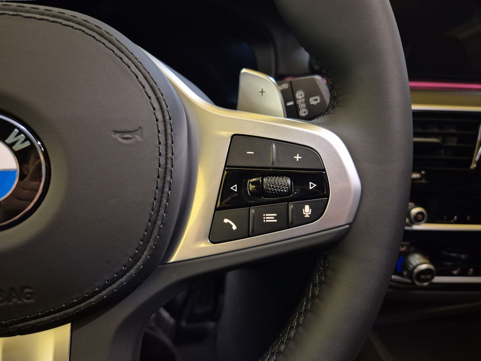 BMW 520d xDrive 48V Touring M Sport Pro Steptronic-image-11