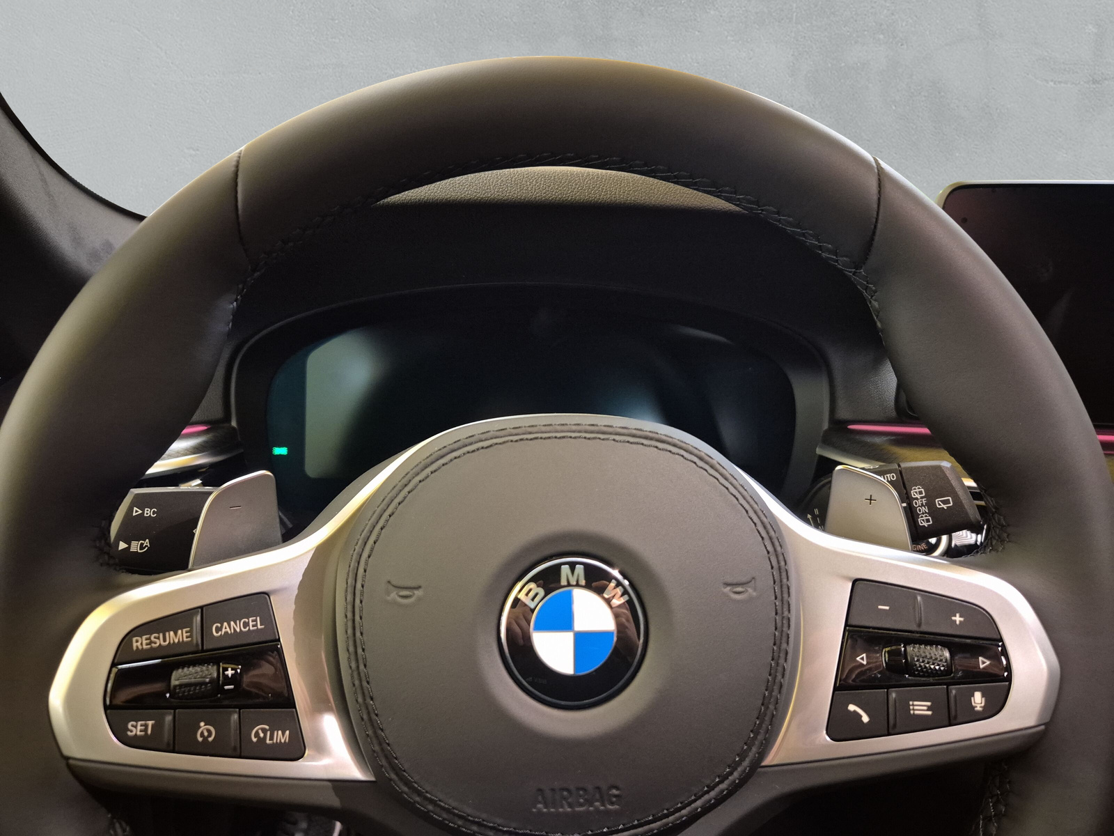 BMW 520d xDrive 48V Touring M Sport Pro Steptronic-image-12