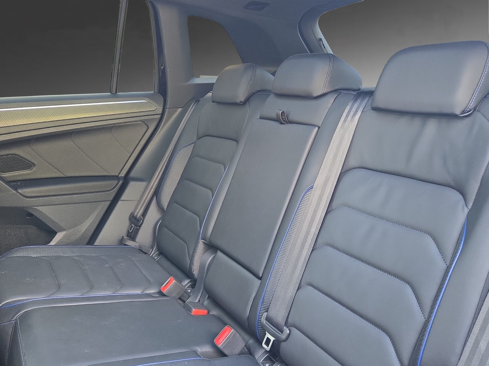 VW Tiguan 2.0TSI R 4Motion DSG-image-6