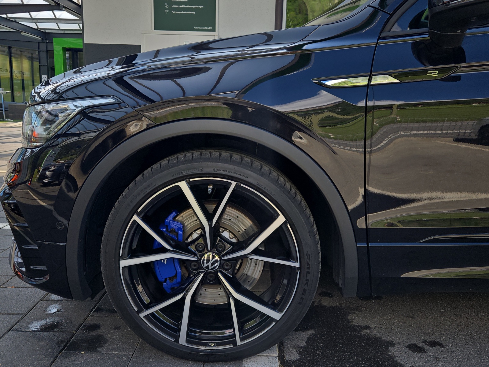 VW Tiguan 2.0TSI R 4Motion DSG-image-12