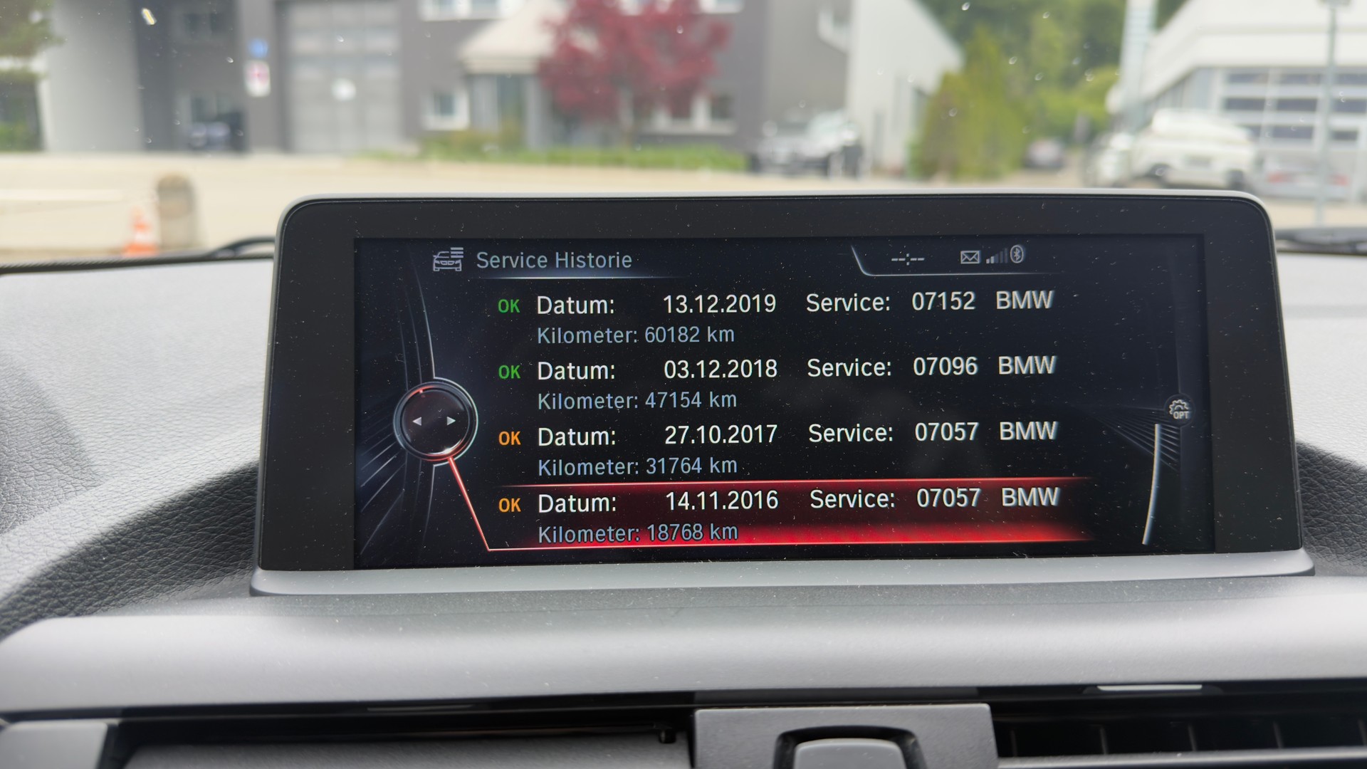 BMW 118i Sport Line-image-12