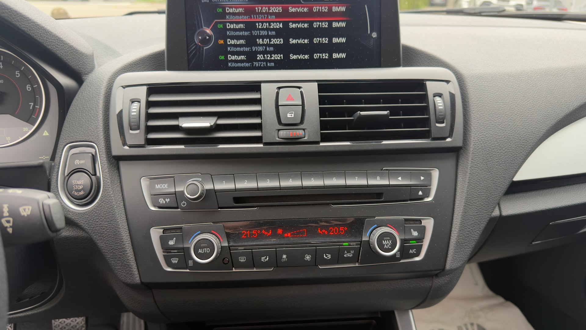 BMW 118i Sport Line-image-15