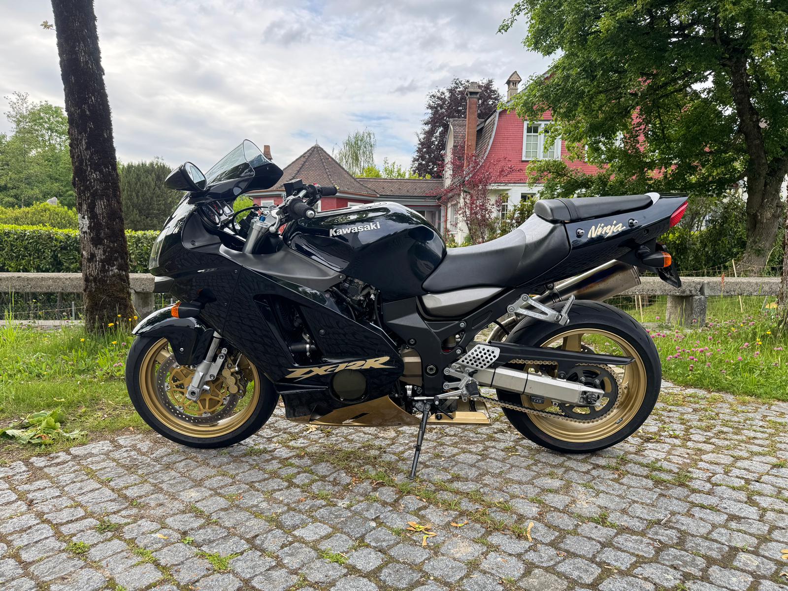 KAWASAKI Ninja ZX-12R B1-image-1