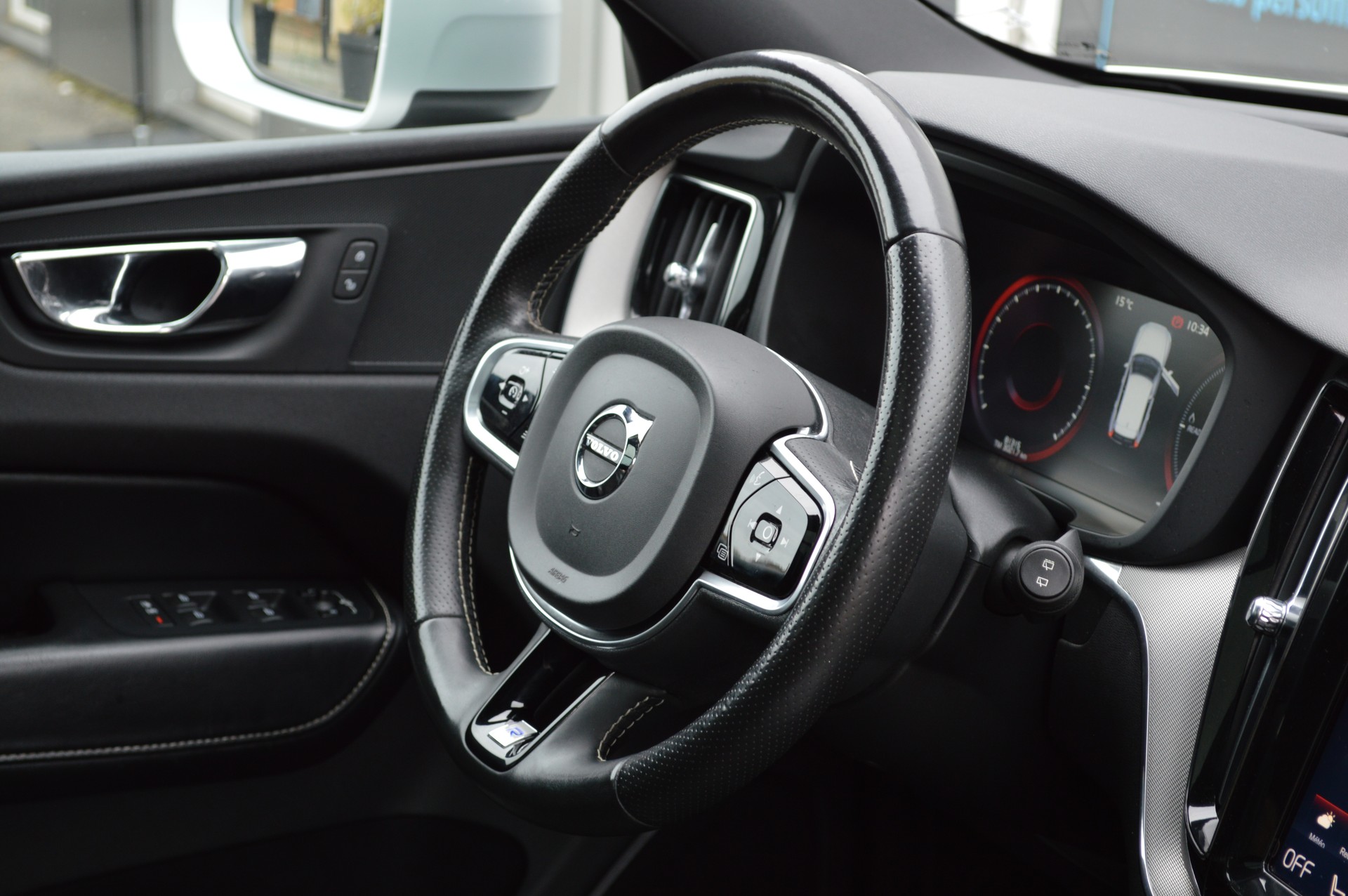 VOLVO XC60 T8 eAWD R-Design Geartronic-image-14
