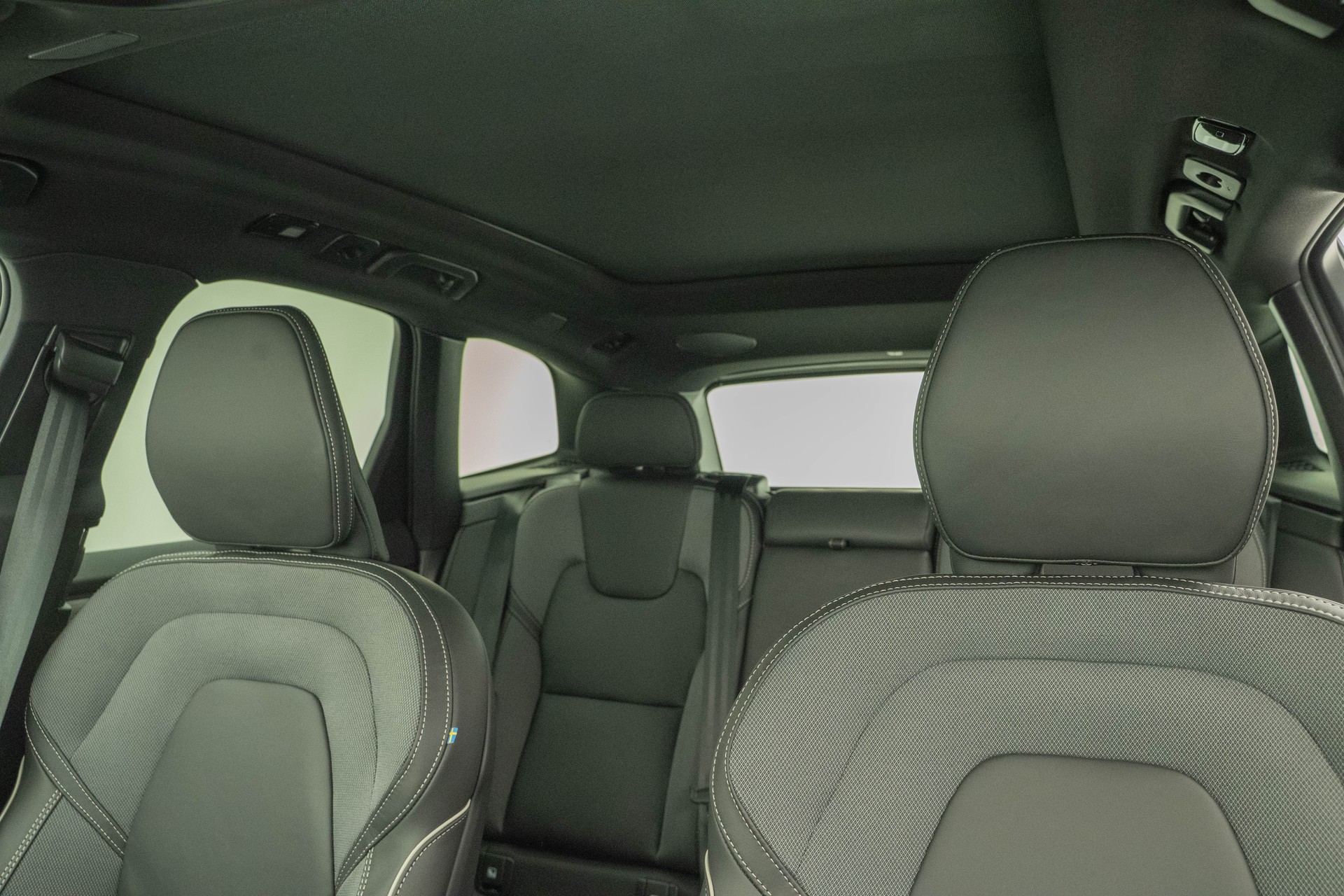 VOLVO XC60 2.0 T8 TE Black Edition eAWD-image-9