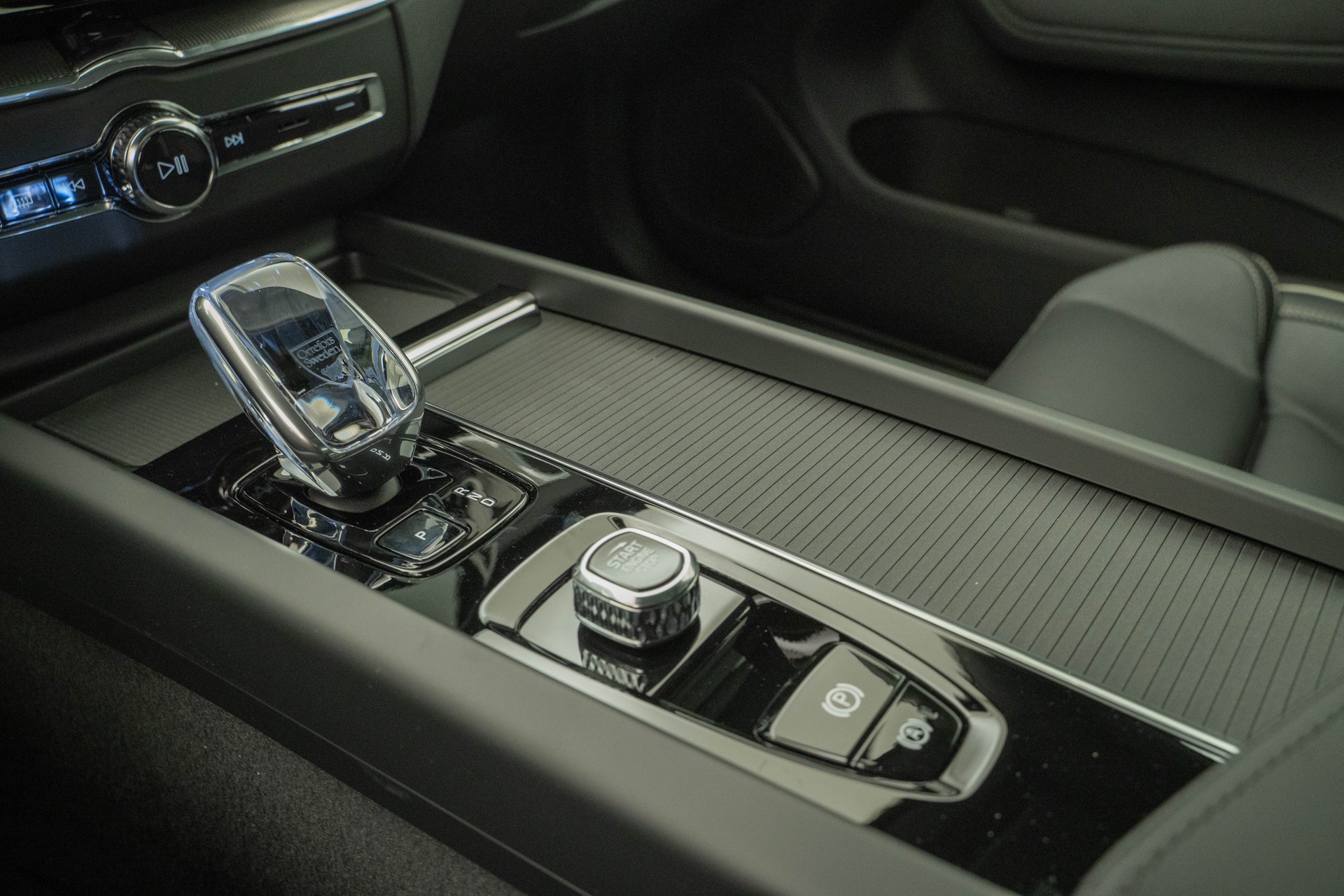 VOLVO XC60 2.0 T8 TE Black Edition eAWD-image-11
