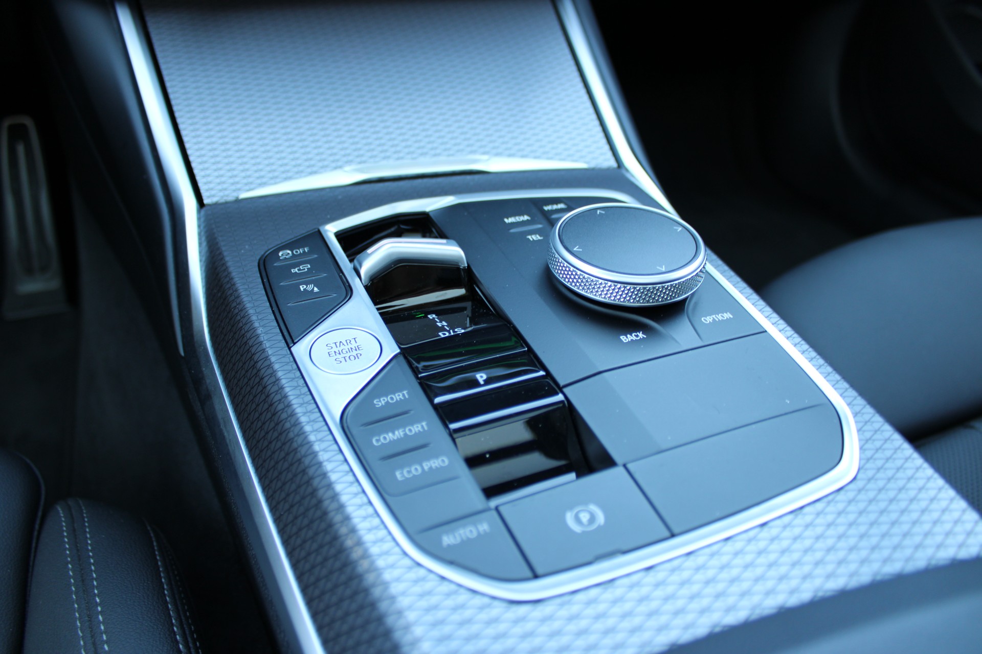 BMW 330d xDrive 48V Touring-image-14