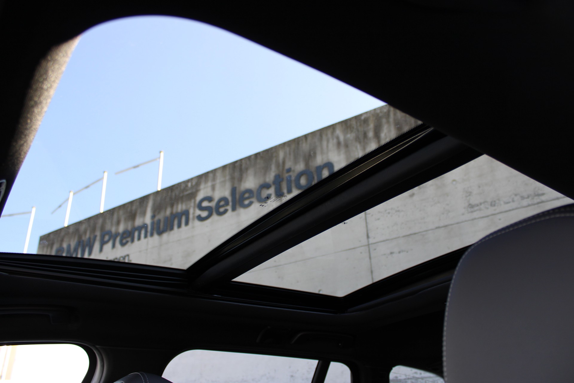BMW 330d xDrive 48V Touring-image-9