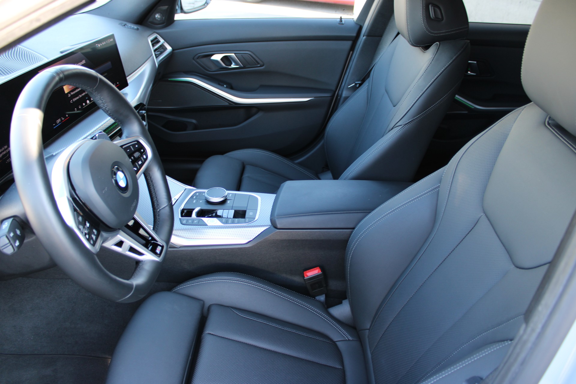 BMW 330d xDrive 48V Touring-image-6