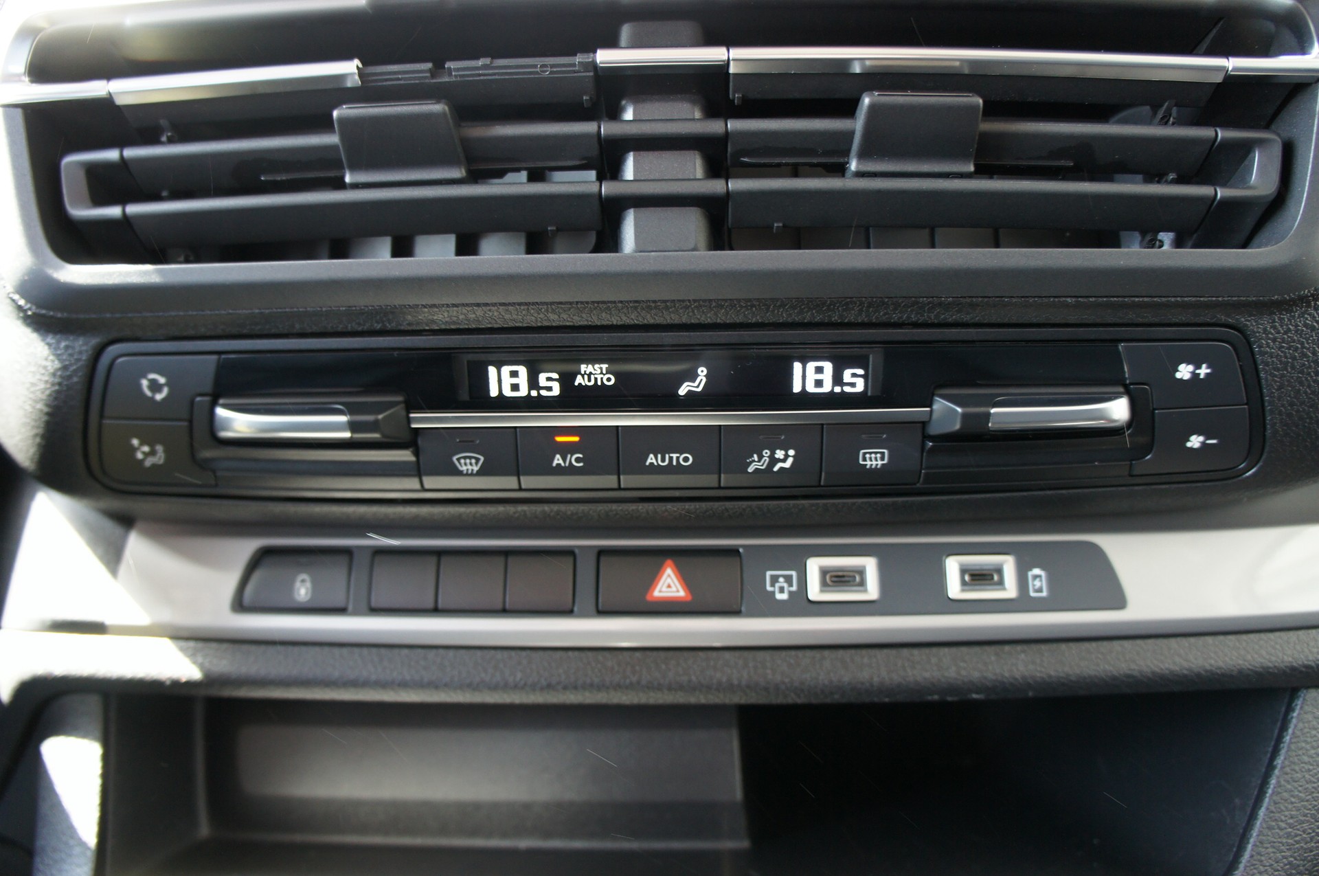 PEUGEOT Traveller 2.0 BlueHDi Business Standard EAT8-image-20