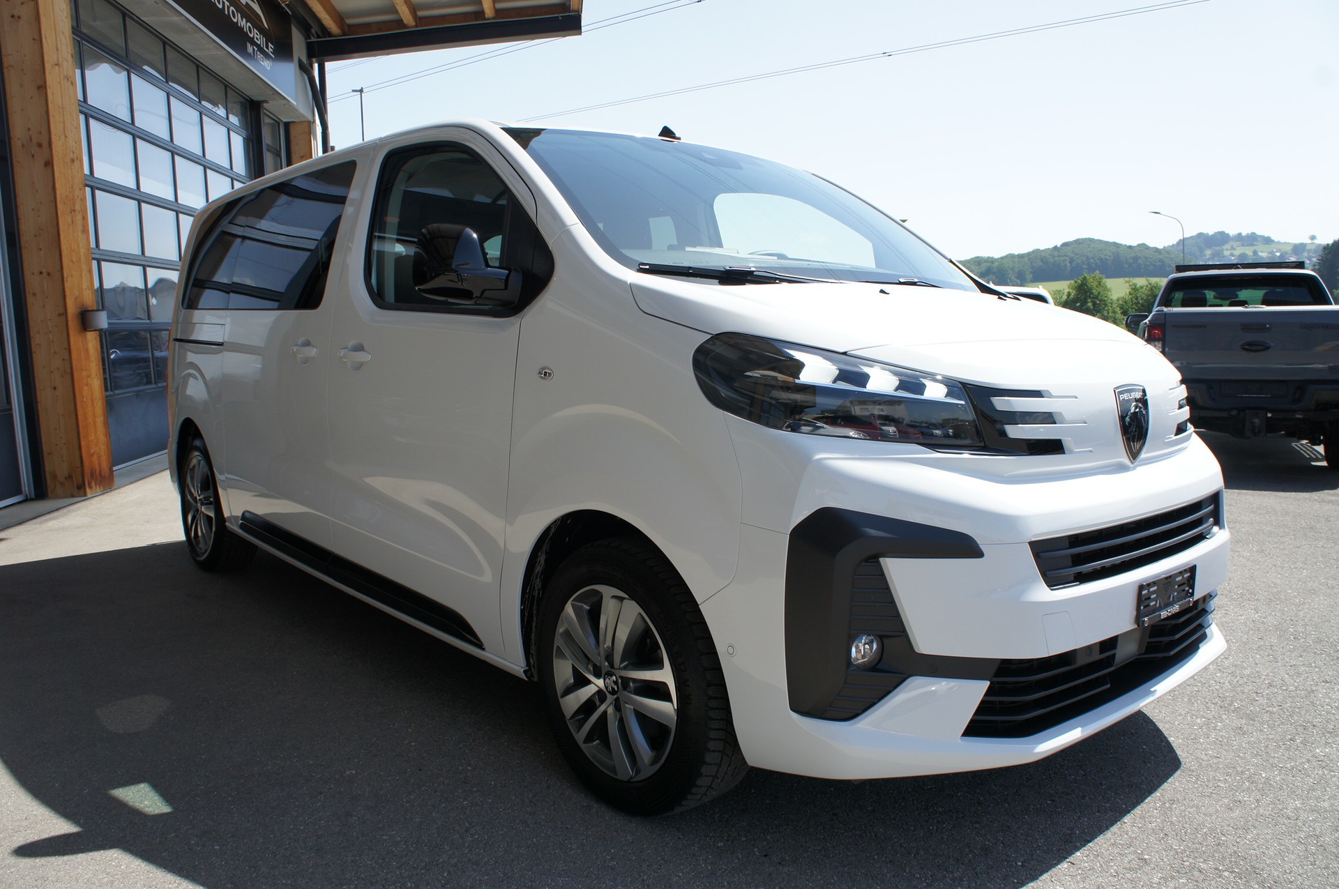 PEUGEOT Traveller 2.0 BlueHDi Business Standard EAT8-image-6