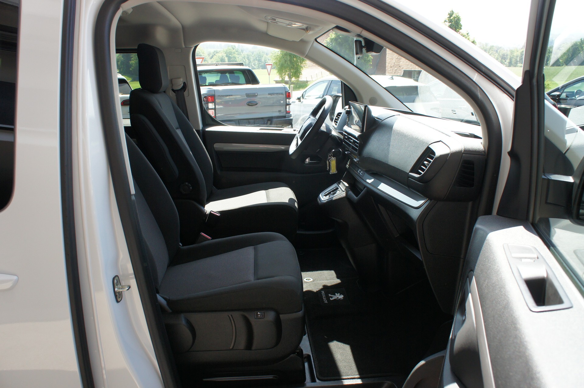 PEUGEOT Traveller 2.0 BlueHDi Business Standard EAT8-image-8