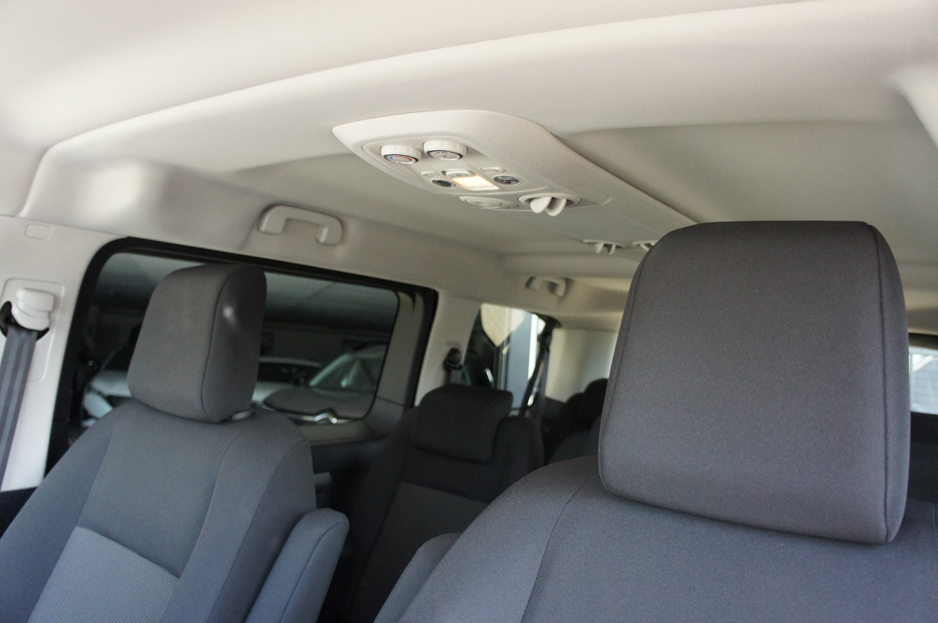 PEUGEOT Traveller 2.0 BlueHDi Business Standard EAT8-image-16
