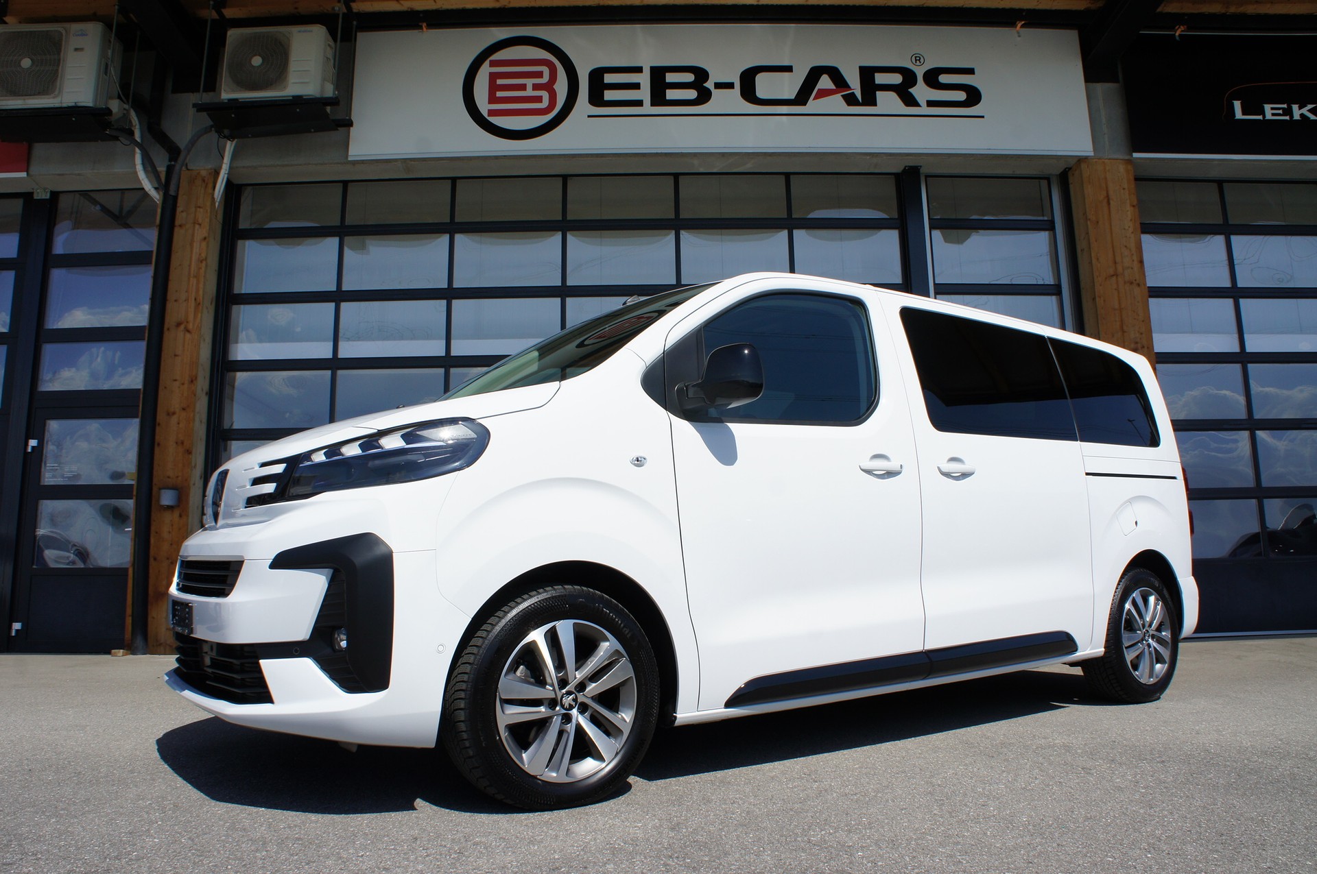 PEUGEOT Traveller 2.0 BlueHDi Business Standard EAT8
