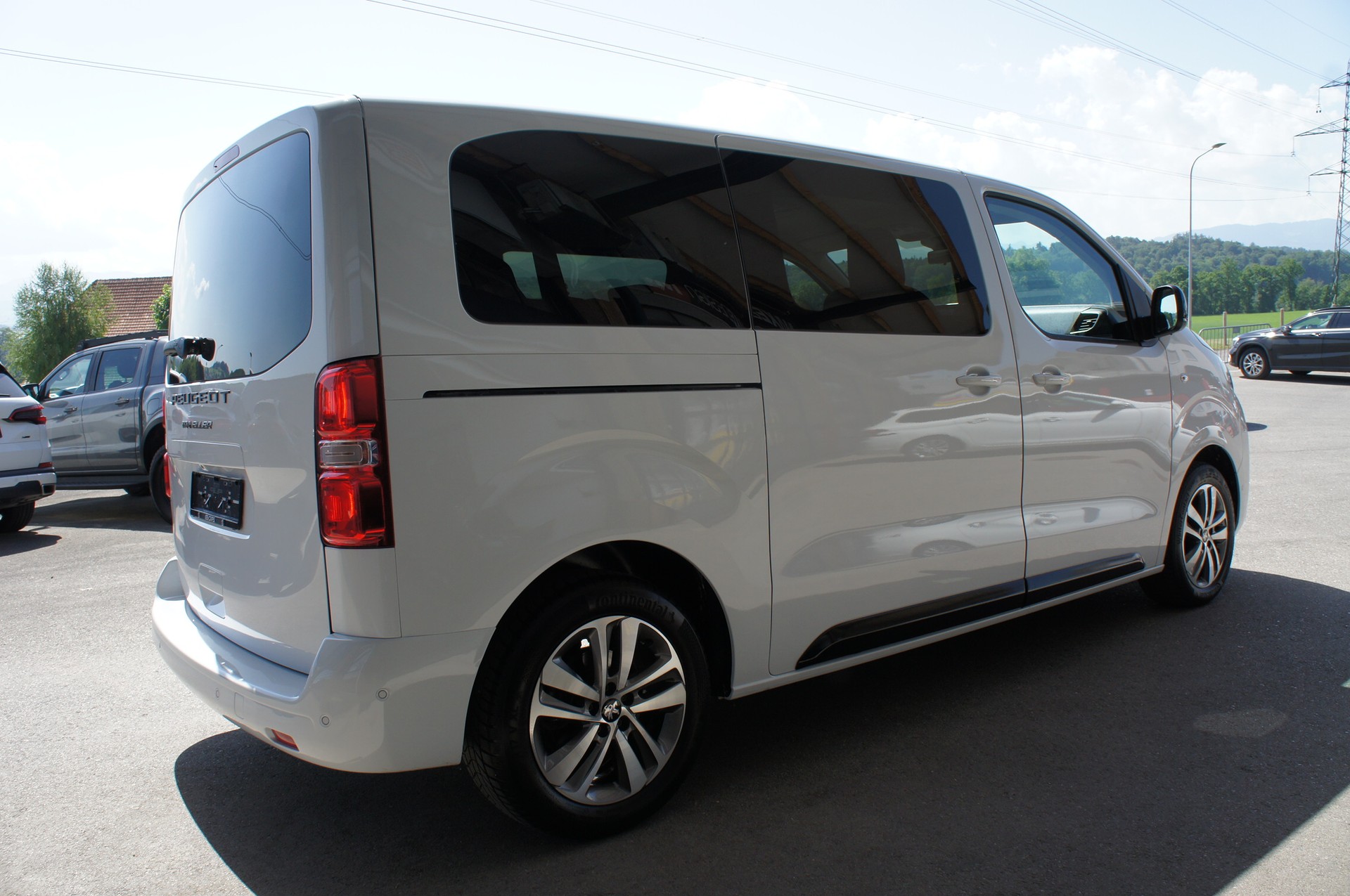 PEUGEOT Traveller 2.0 BlueHDi Business Standard EAT8-image-4