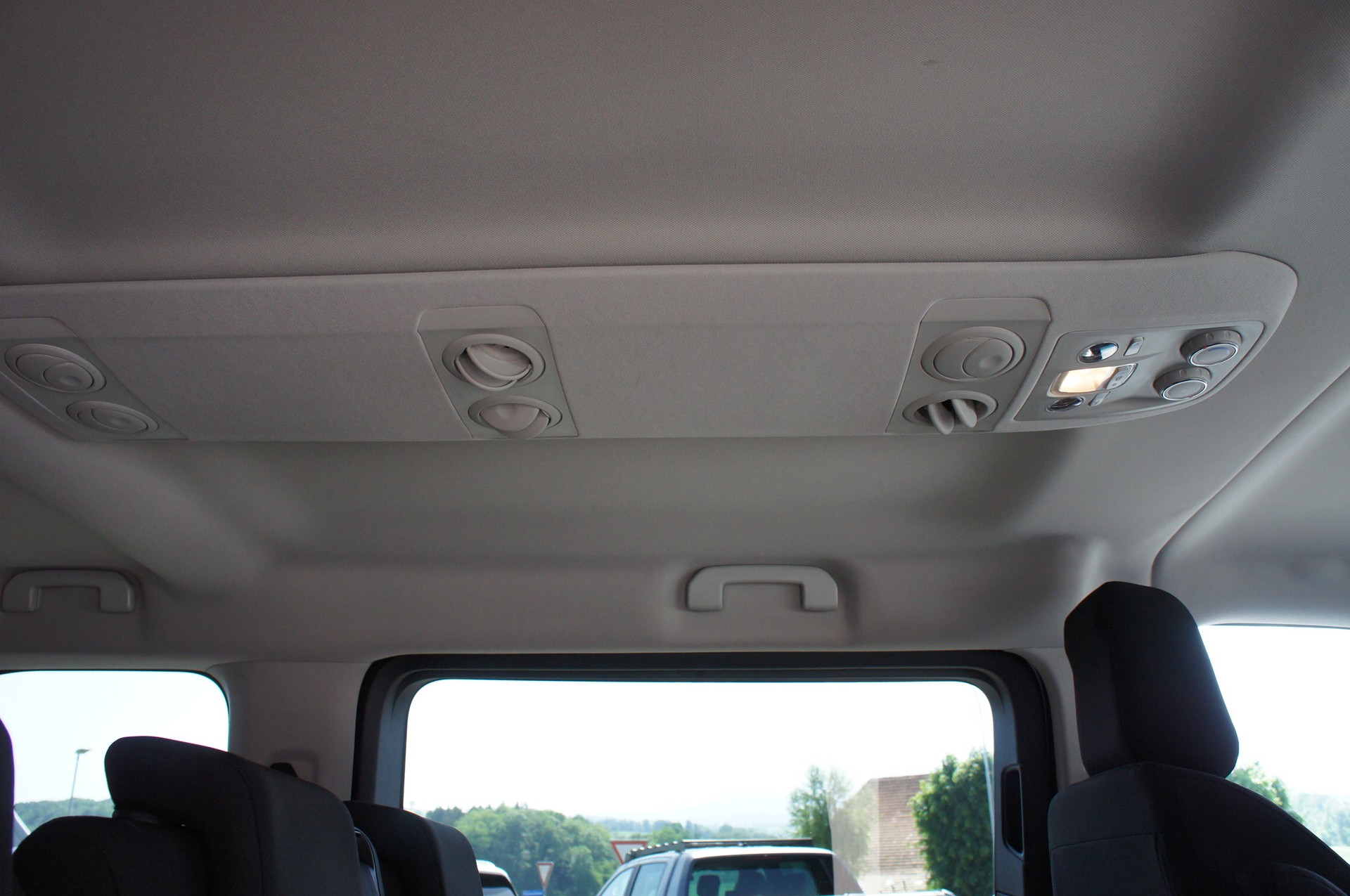 PEUGEOT Traveller 2.0 BlueHDi Business Standard EAT8-image-11