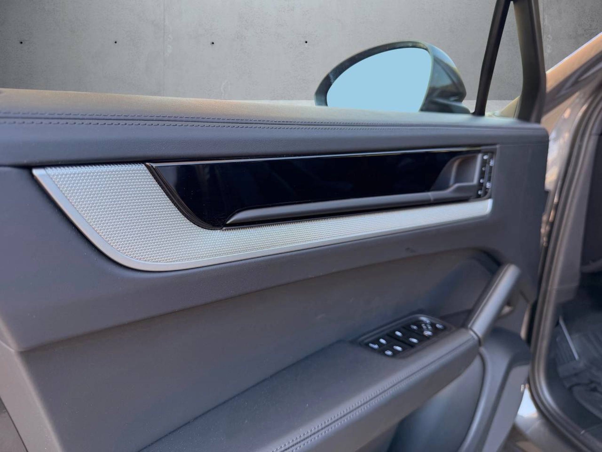 PORSCHE Cayenne E-Hybrid Coupé-image-29