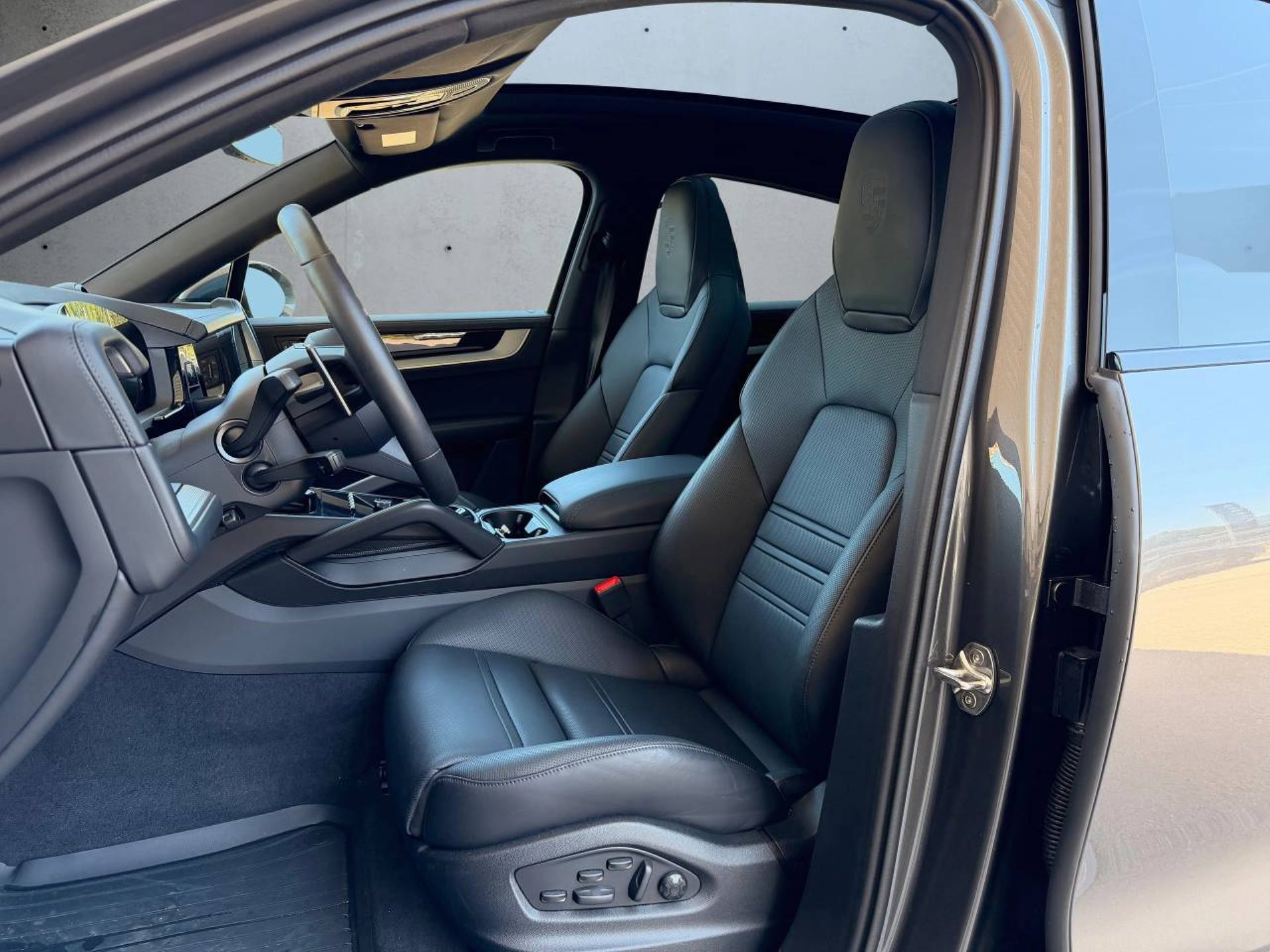 PORSCHE Cayenne E-Hybrid Coupé-image-4