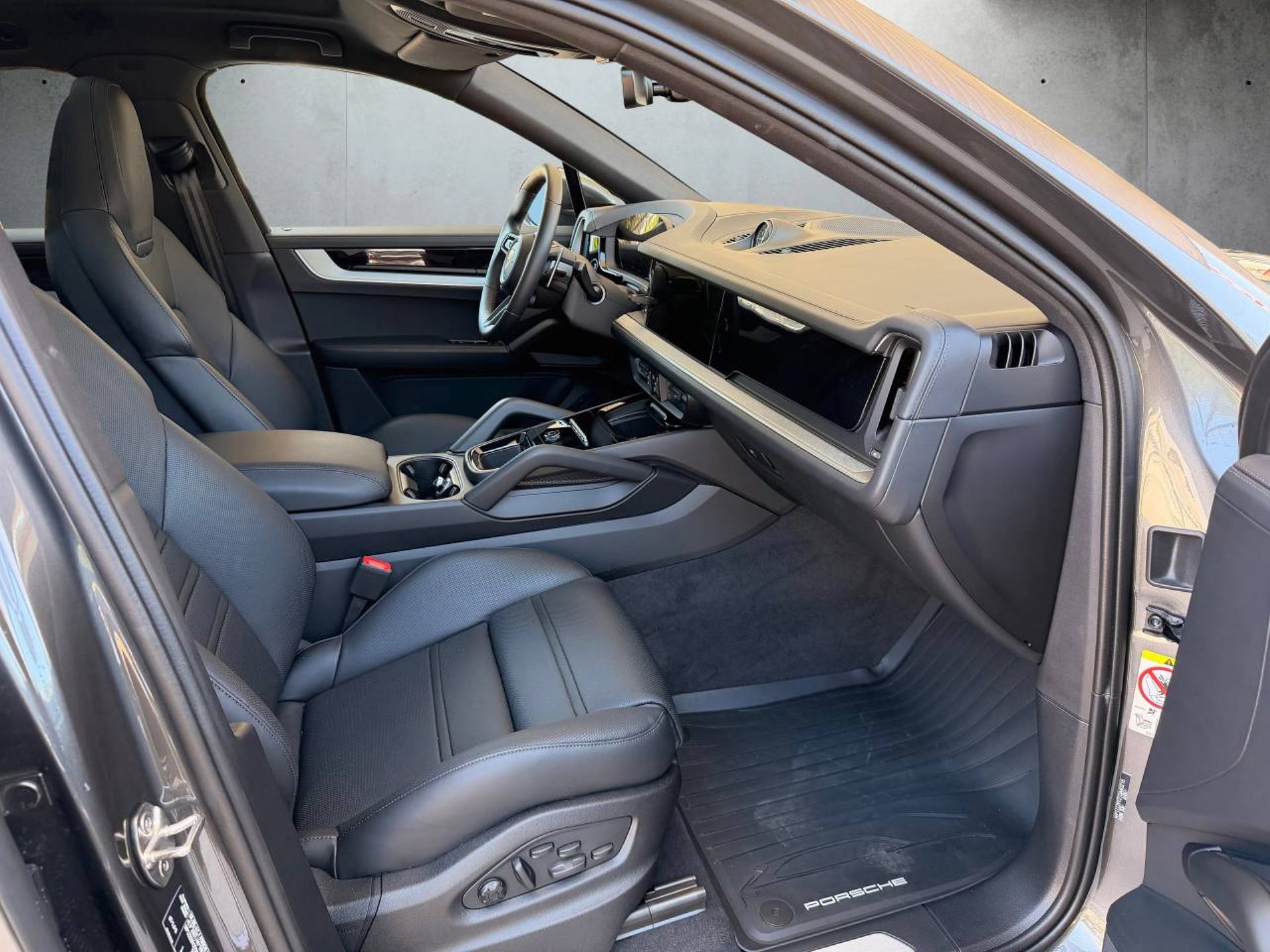 PORSCHE Cayenne E-Hybrid Coupé-image-13