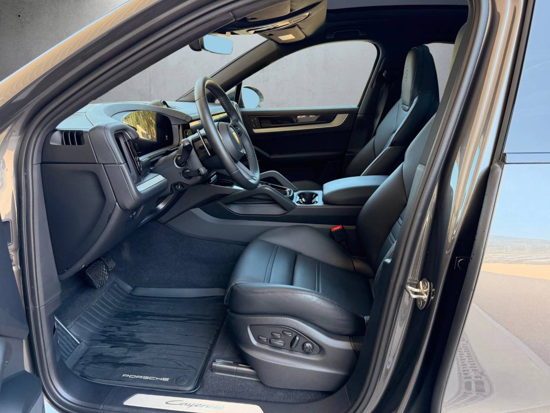 PORSCHE Cayenne E-Hybrid Coupé-image-3