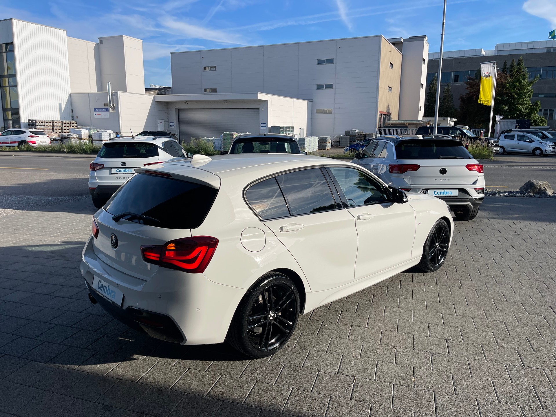 BMW 120i Edition M Sport Steptronic-image-7