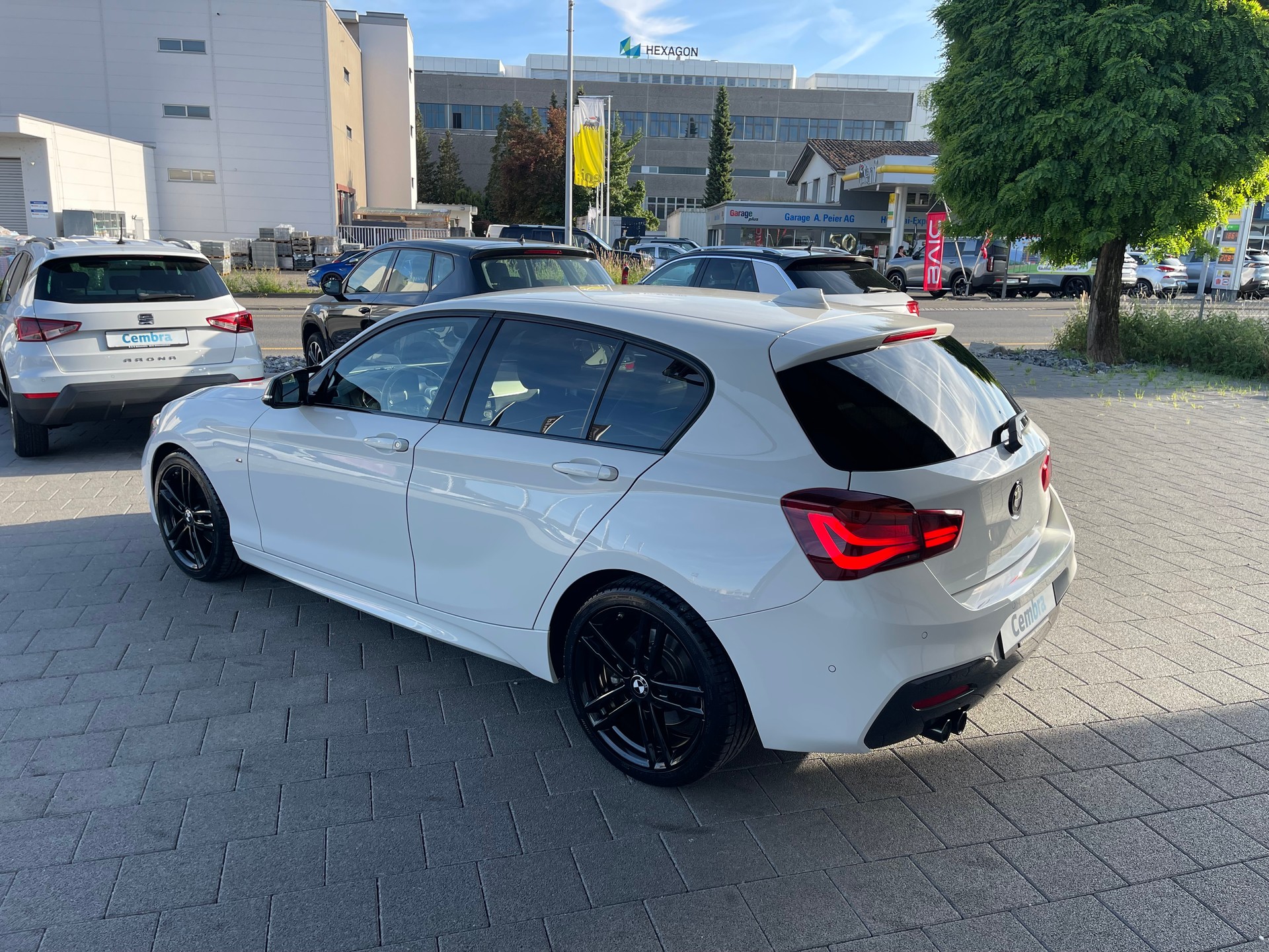 BMW 120i Edition M Sport Steptronic-image-5