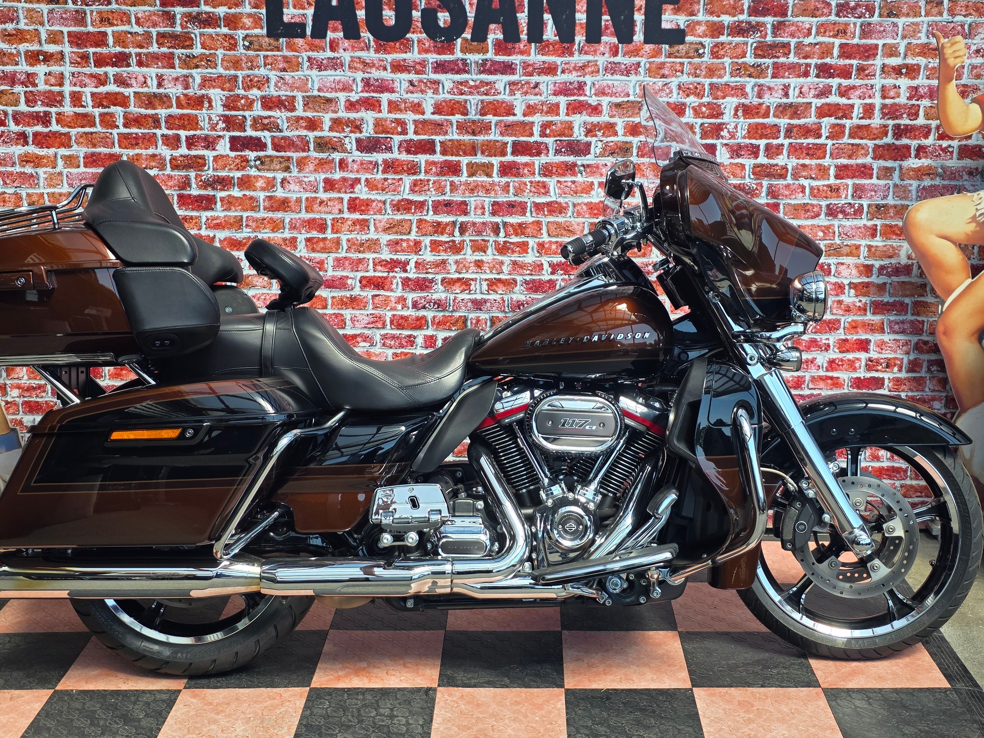 HARLEY-DAVIDSON FLHTKSE Electra Glide Ultra Limited 117 CVO-showroom-element-2