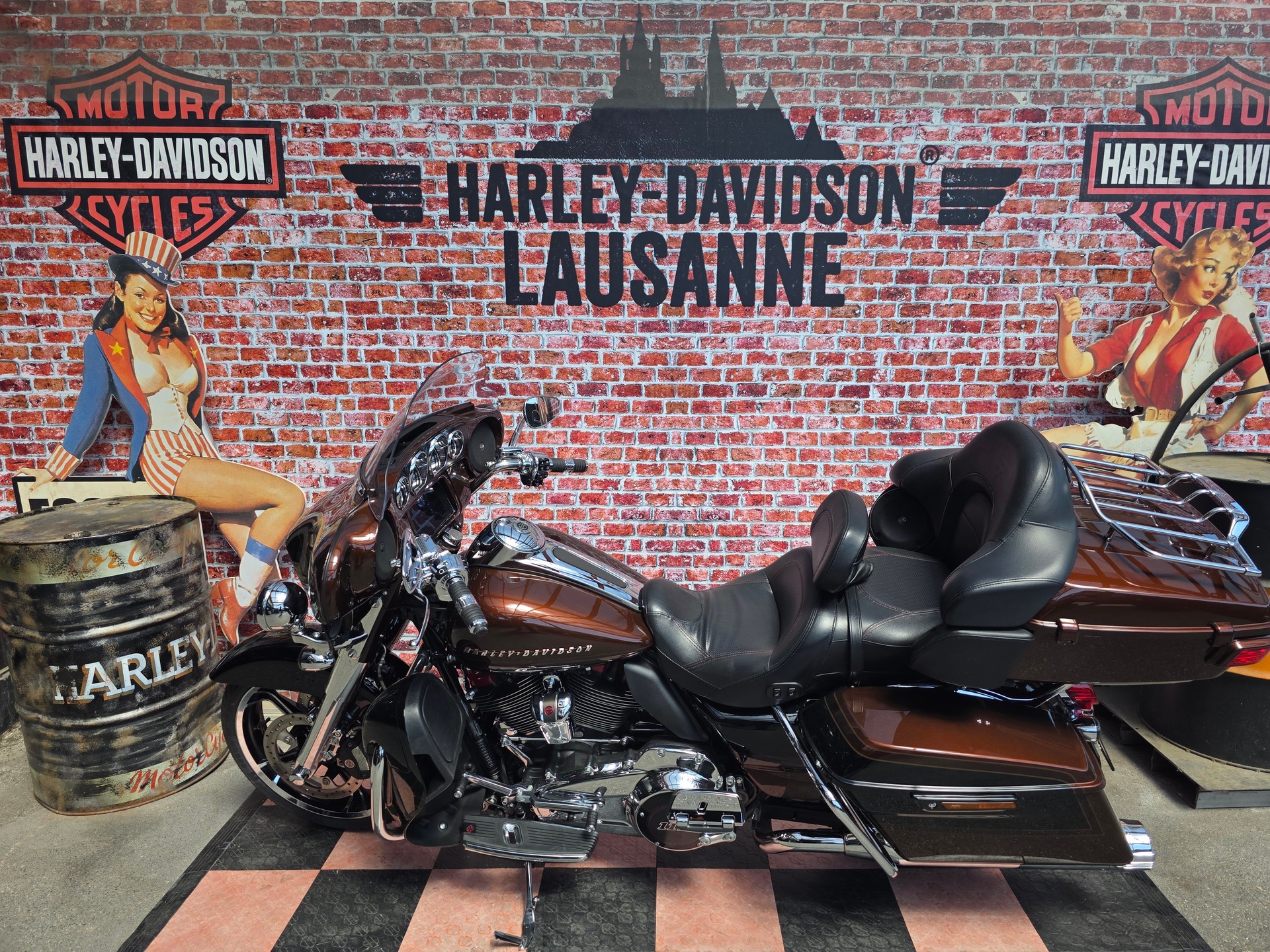 HARLEY-DAVIDSON FLHTKSE Electra Glide Ultra Limited 117 CVO-showroom-element-1