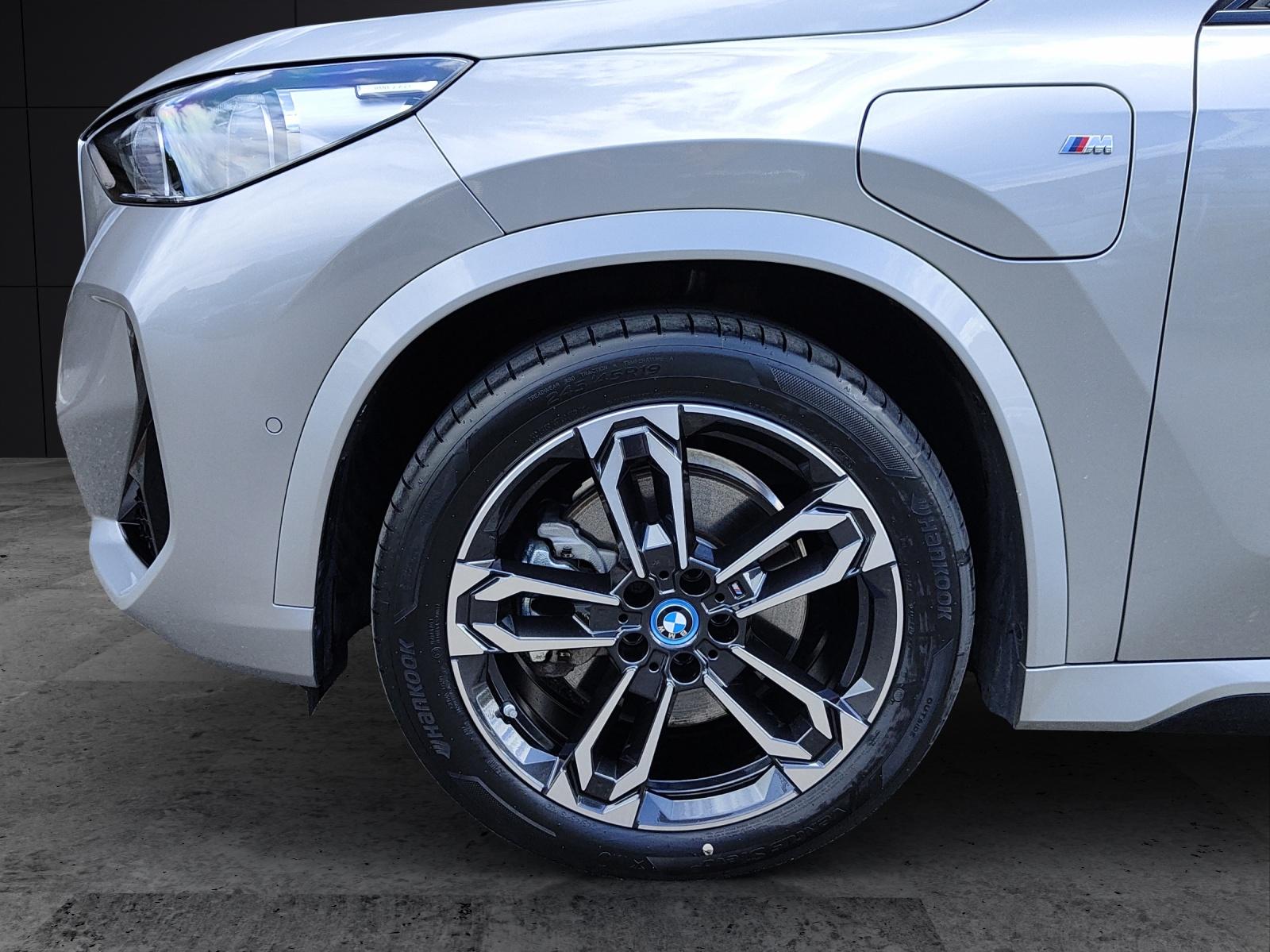 BMW X1 30e xDrive paddles-image-8