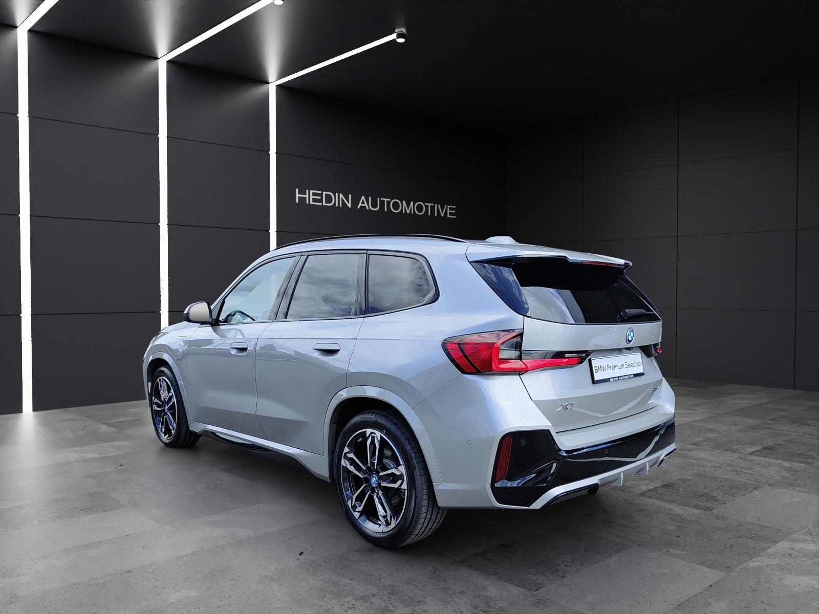 BMW X1 30e xDrive paddles-showroom-element-3