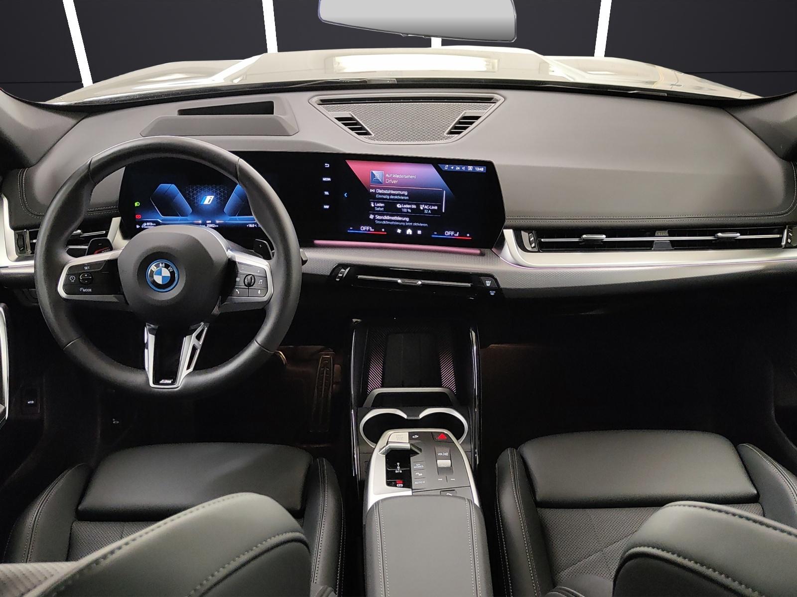 BMW X1 30e xDrive paddles-image-18