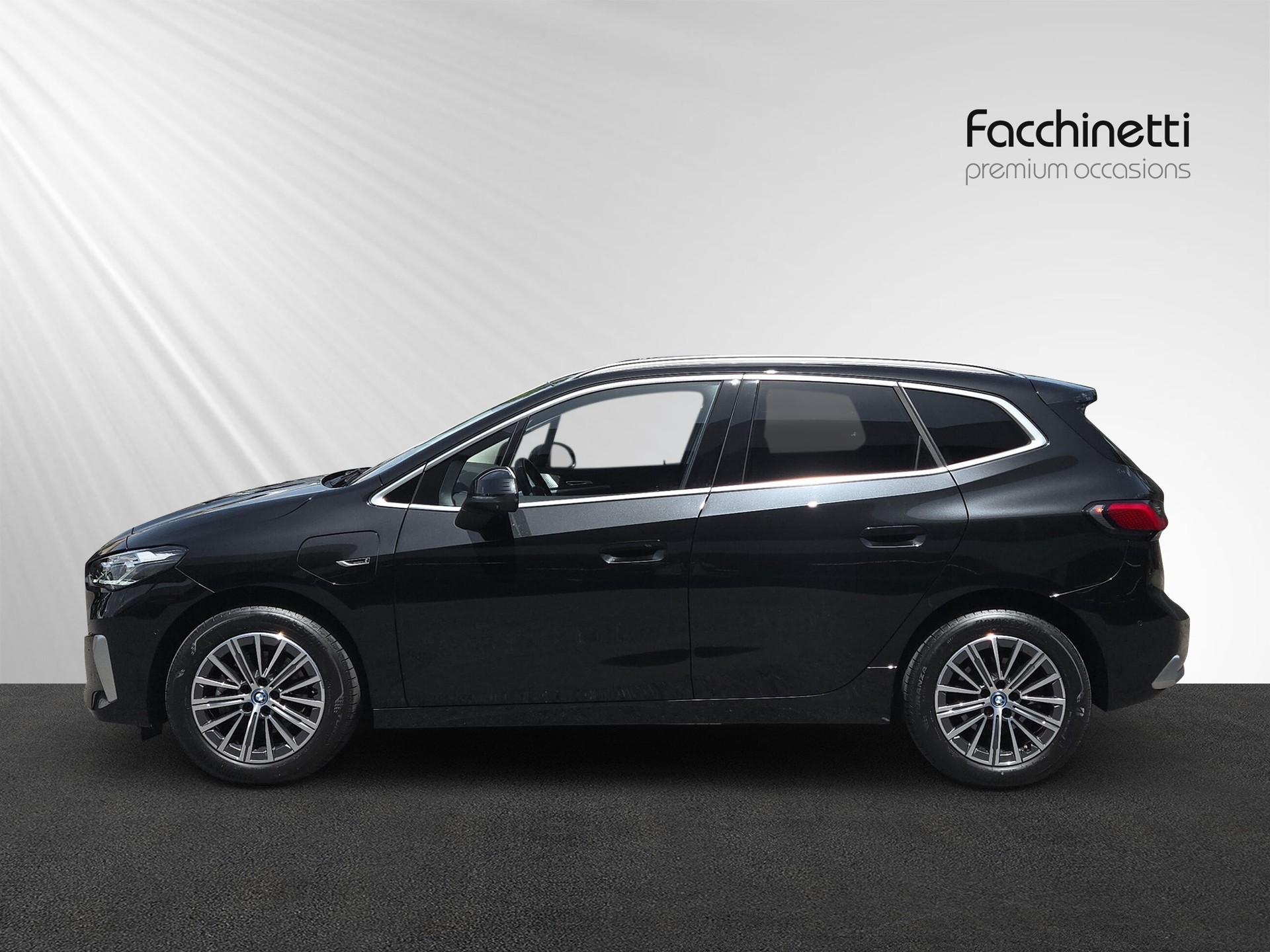 BMW 225e xDrive Active Tourer Luxury Line-showroom-element-2