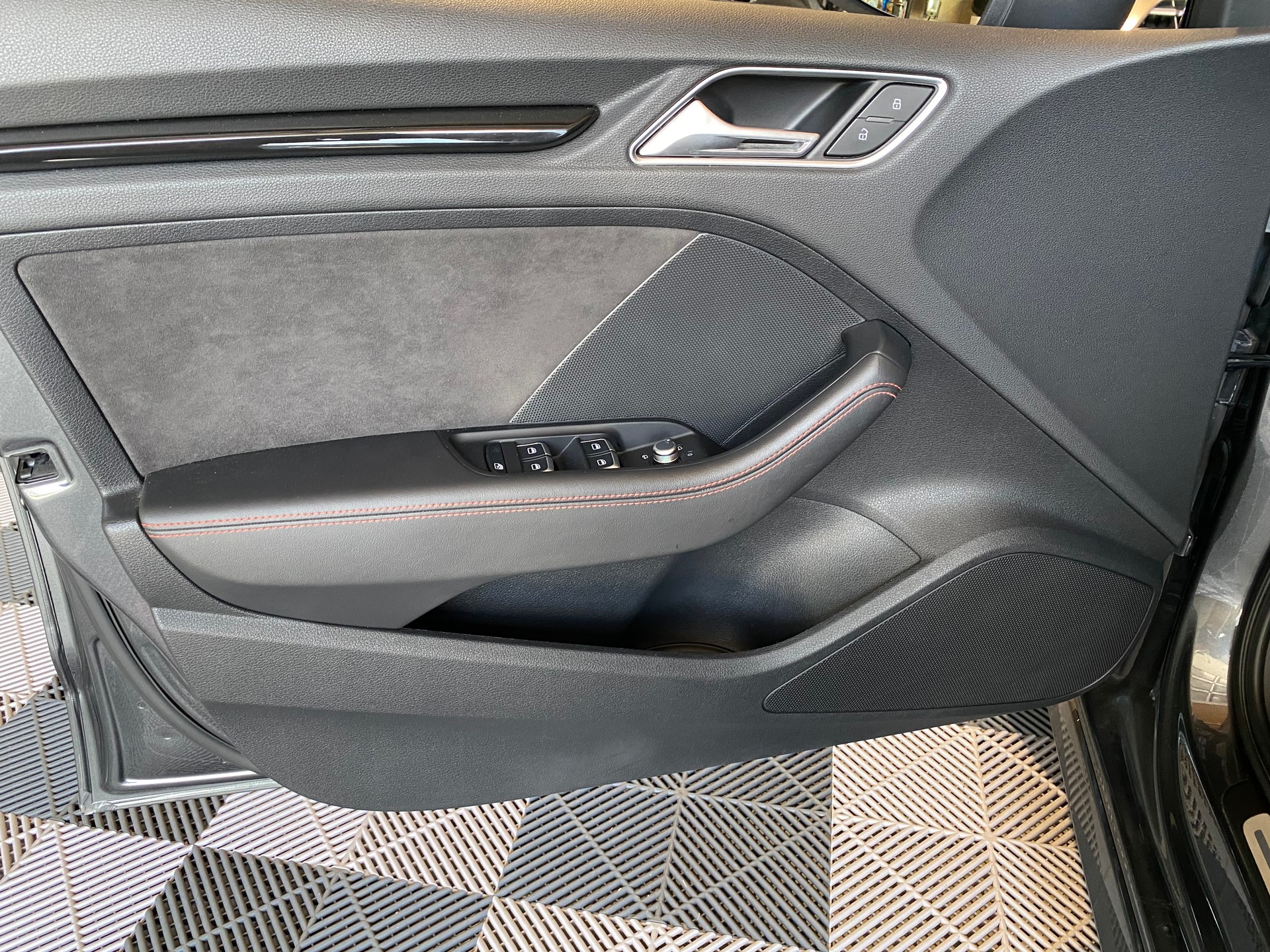 AUDI RS3 2.5 TSI quattro S-tronic-image-15