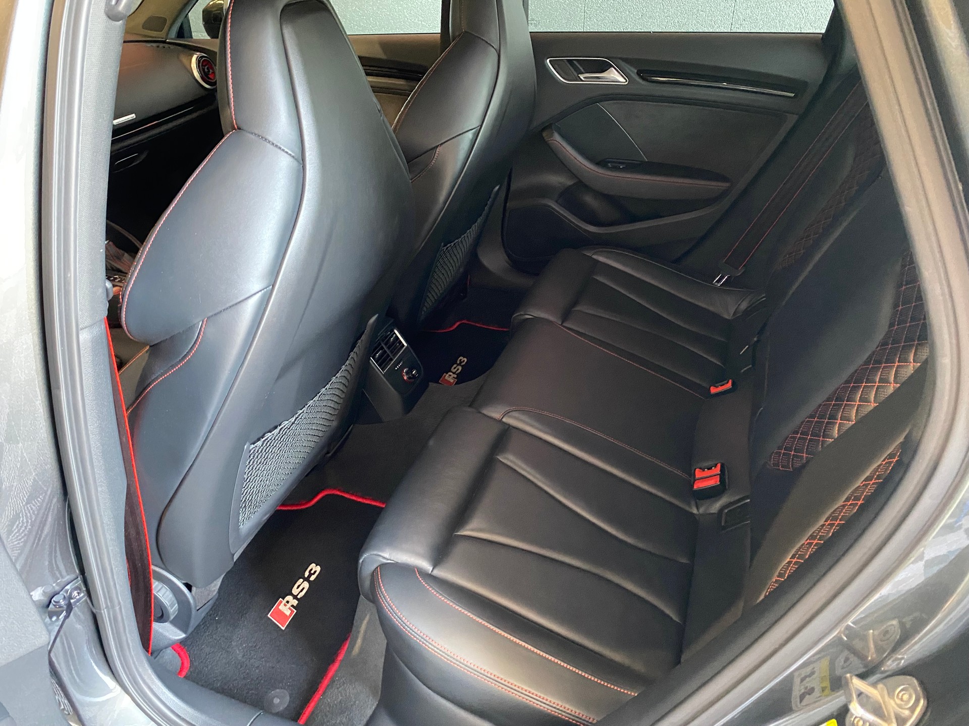 AUDI RS3 2.5 TSI quattro S-tronic-image-18
