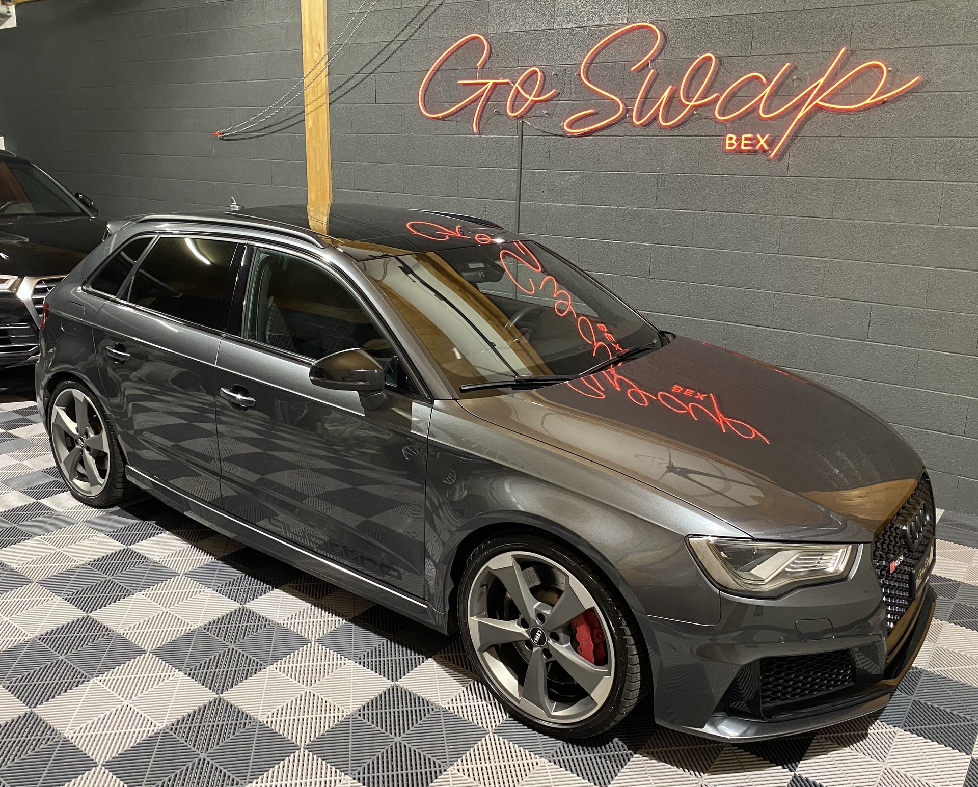 AUDI RS3 2.5 TSI quattro S-tronic-showroom-element-1