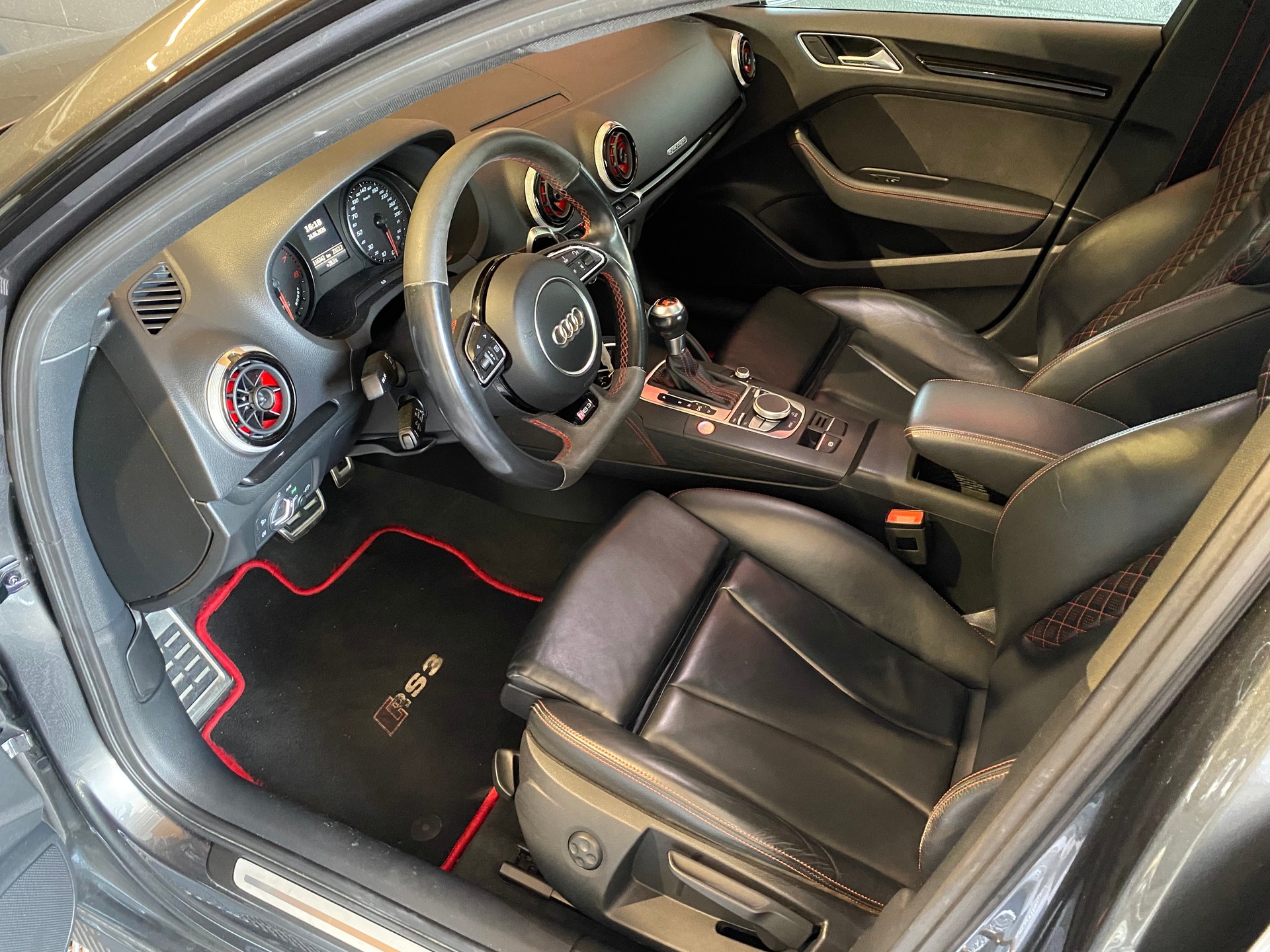 AUDI RS3 2.5 TSI quattro S-tronic-image-16