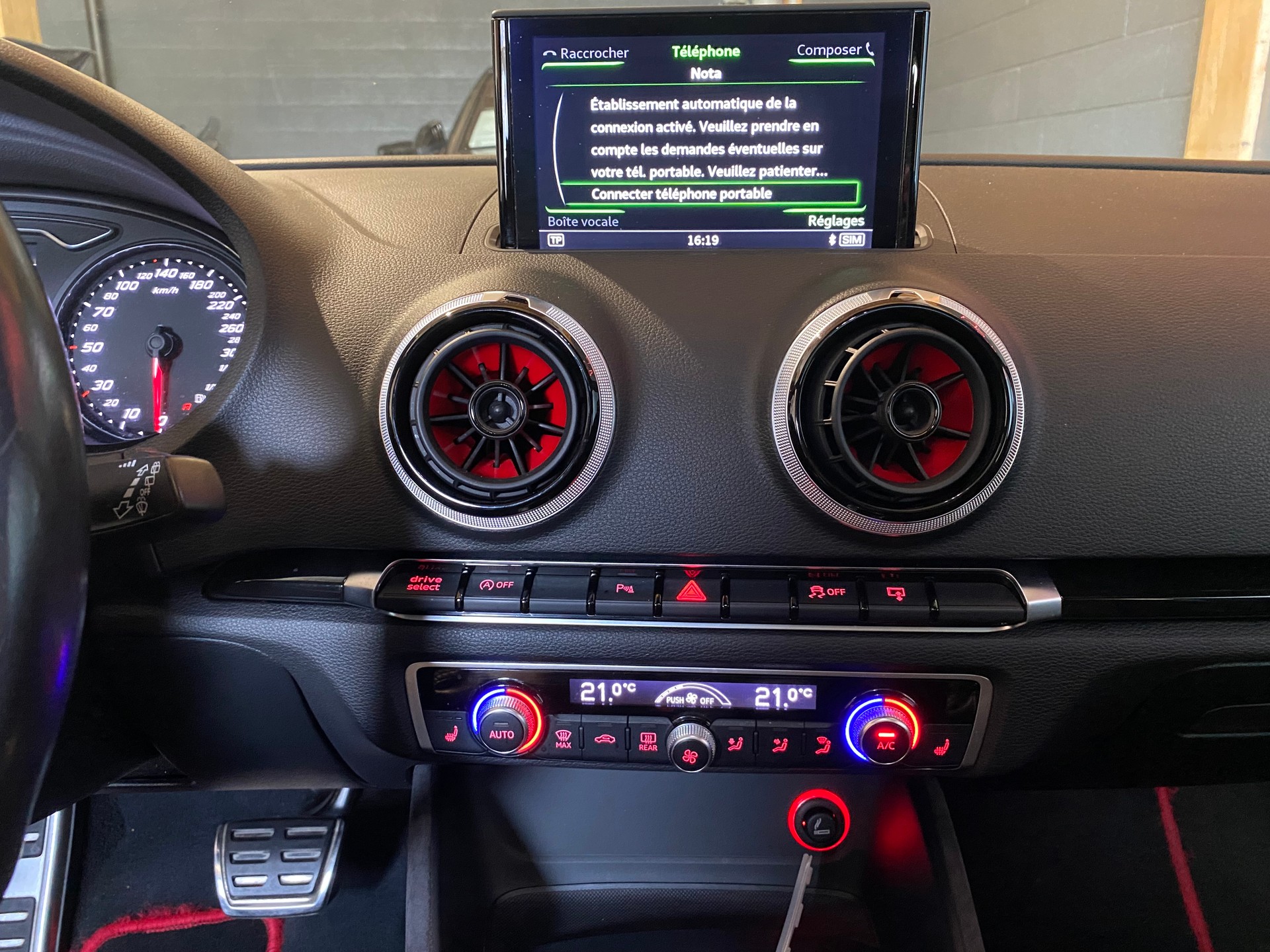 AUDI RS3 2.5 TSI quattro S-tronic-image-24