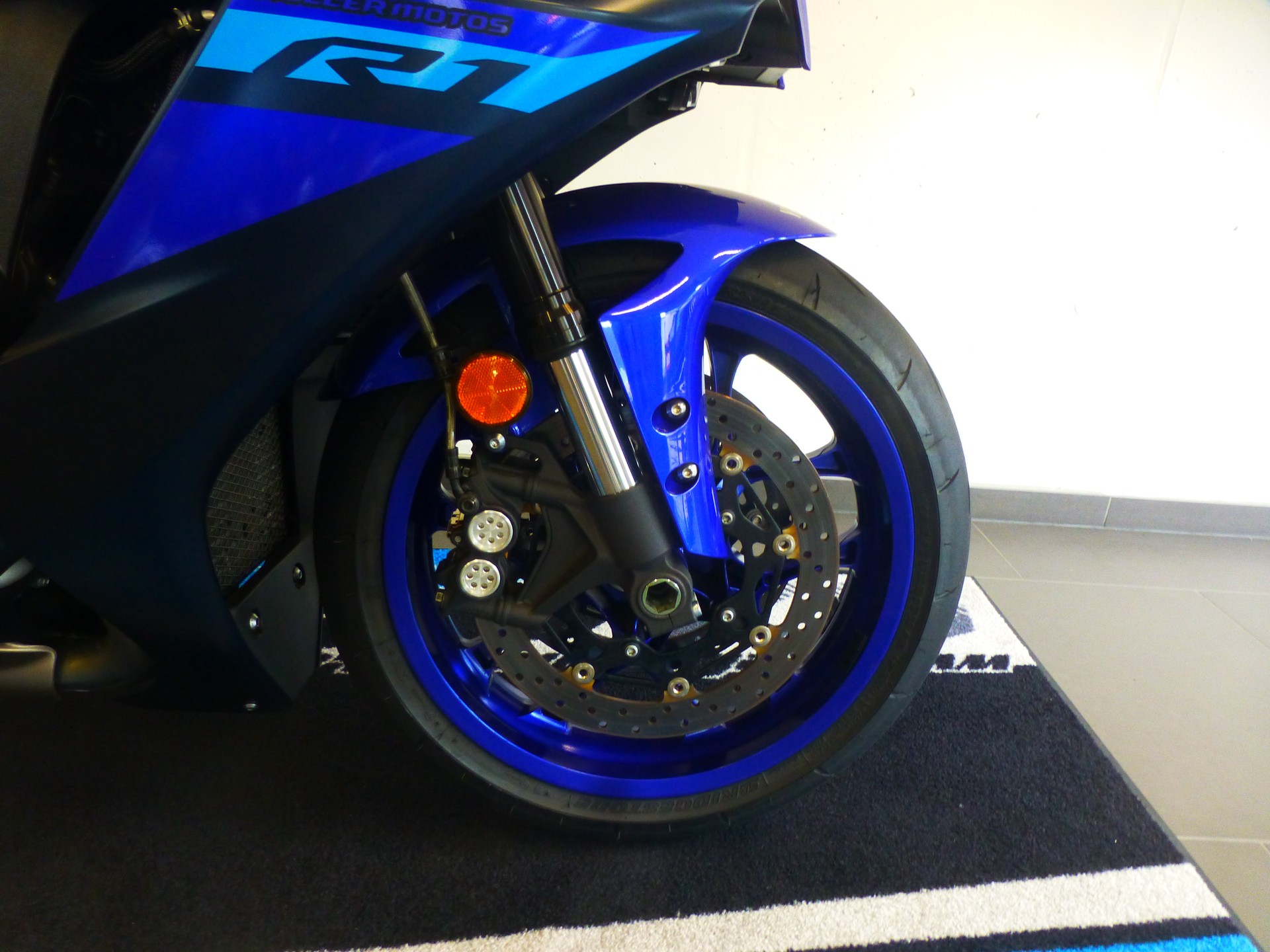YAMAHA YZF-R1 ABS-image-10