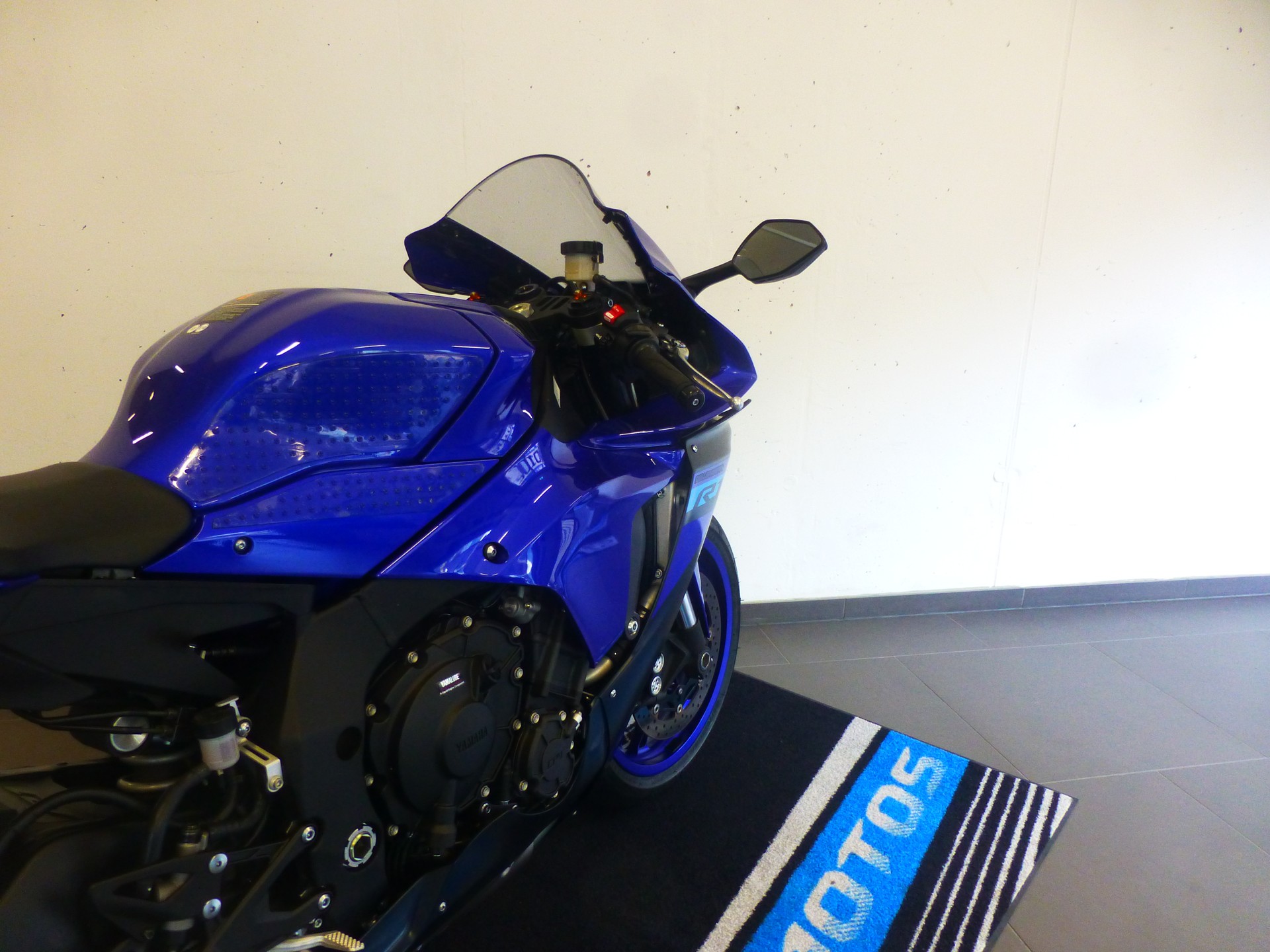 YAMAHA YZF-R1 ABS-image-8