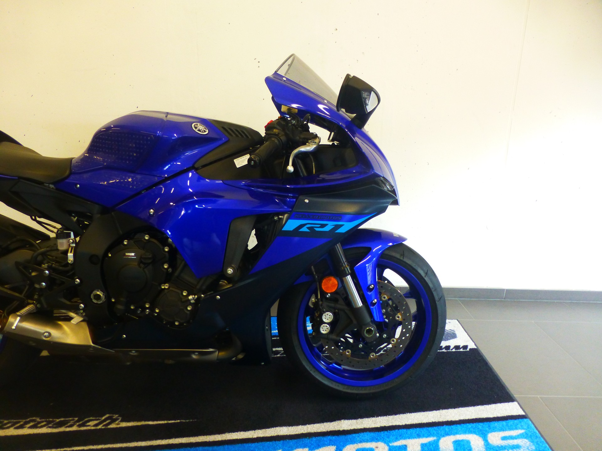 YAMAHA YZF-R1 ABS-image-4