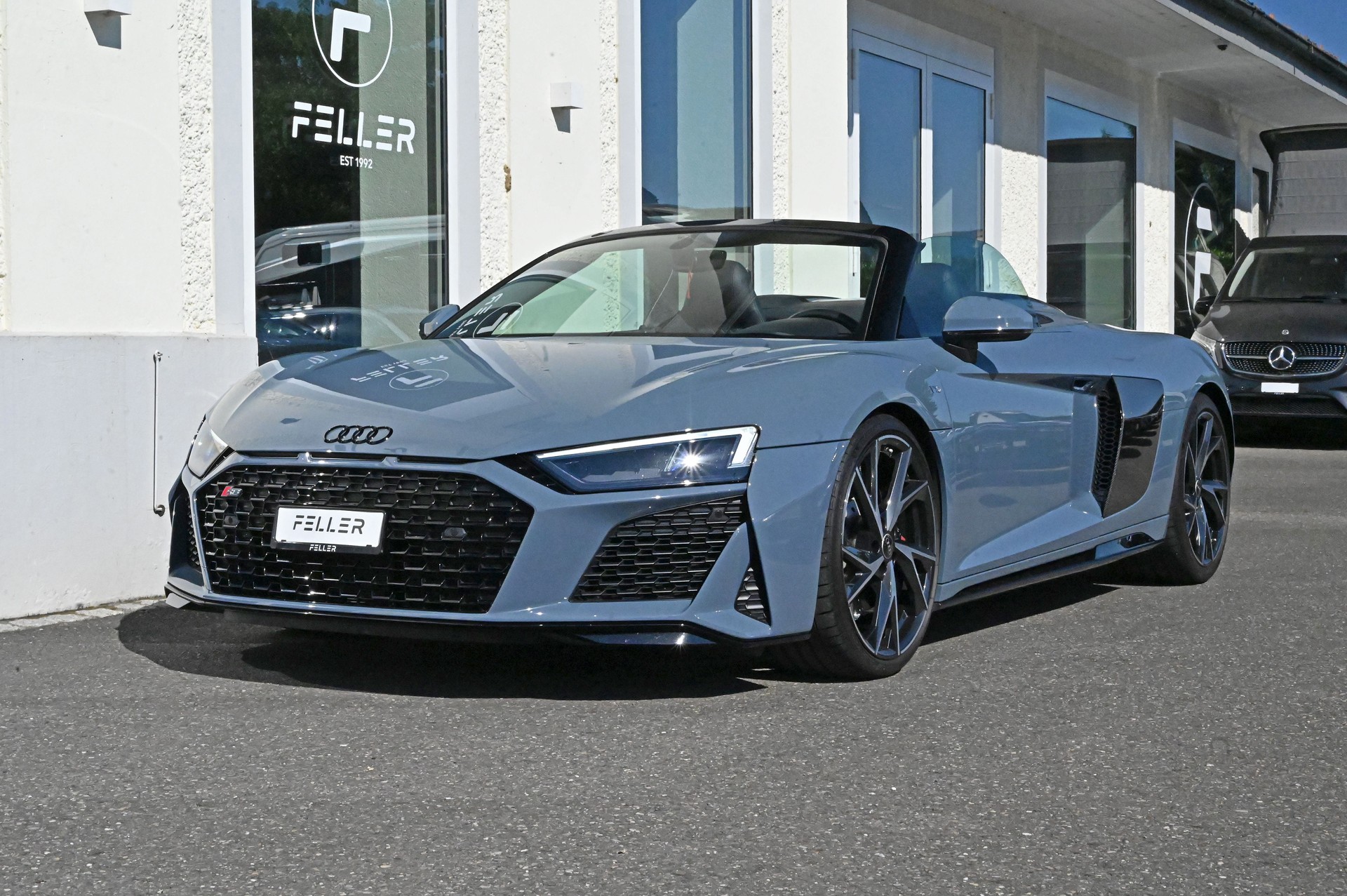 AUDI R8 Spyder RWD S-Tronic-showroom-element-1