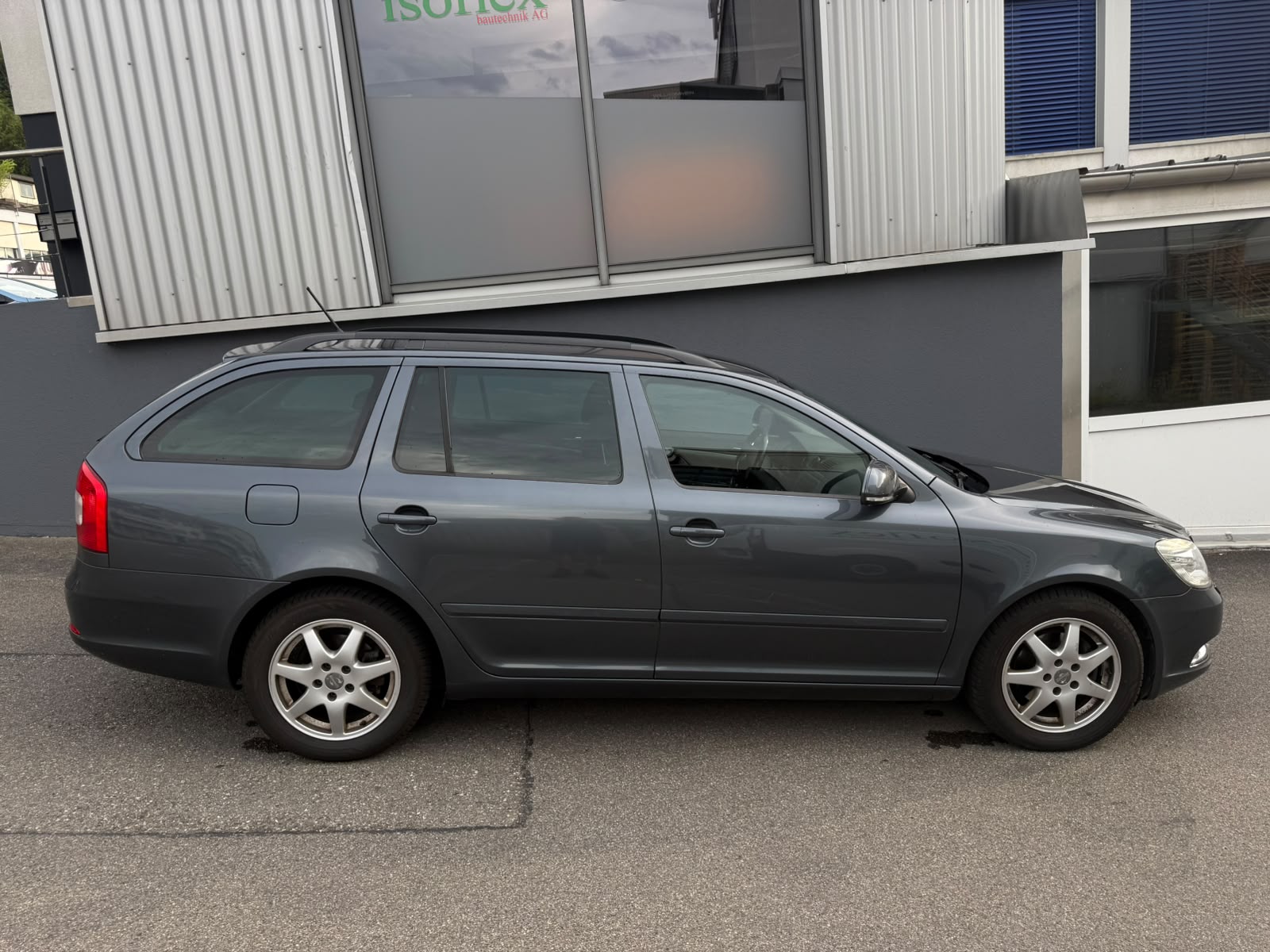 SKODA Octavia 2.0 TDI Elegance DSG-showroom-element-3