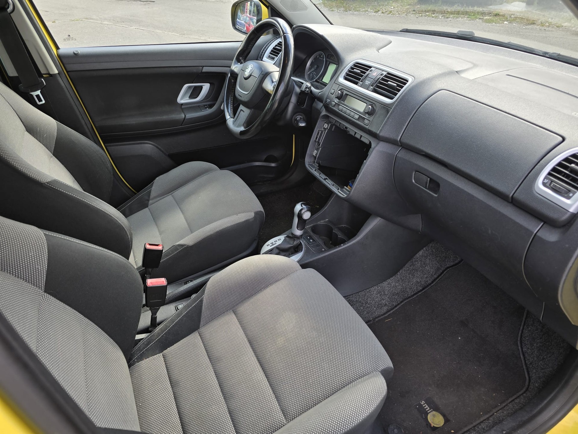 SKODA Fabia 1.6 Elegance Tiptronic-image-12