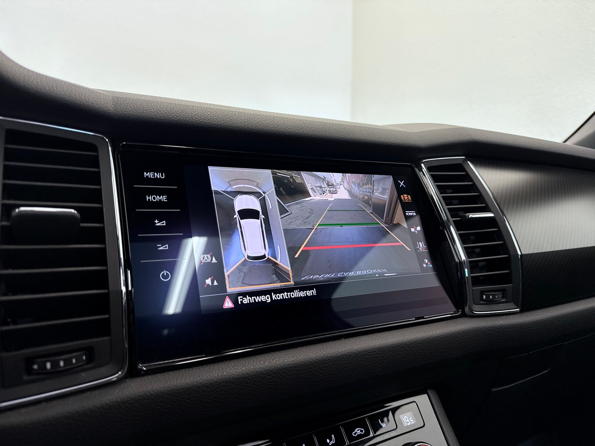 SKODA Kodiaq 2.0 TSI 4x4 Sport Line *AHK -2200 kg*-image-22
