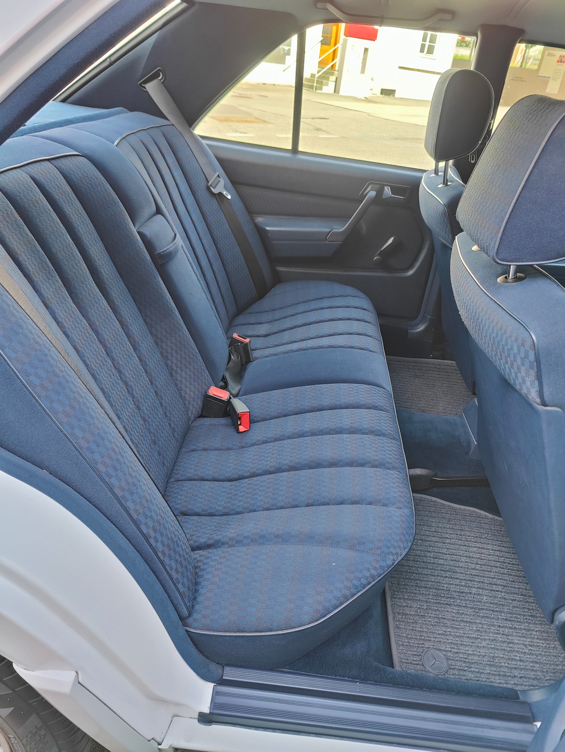 MERCEDES-BENZ 190 E 2.6-image-11