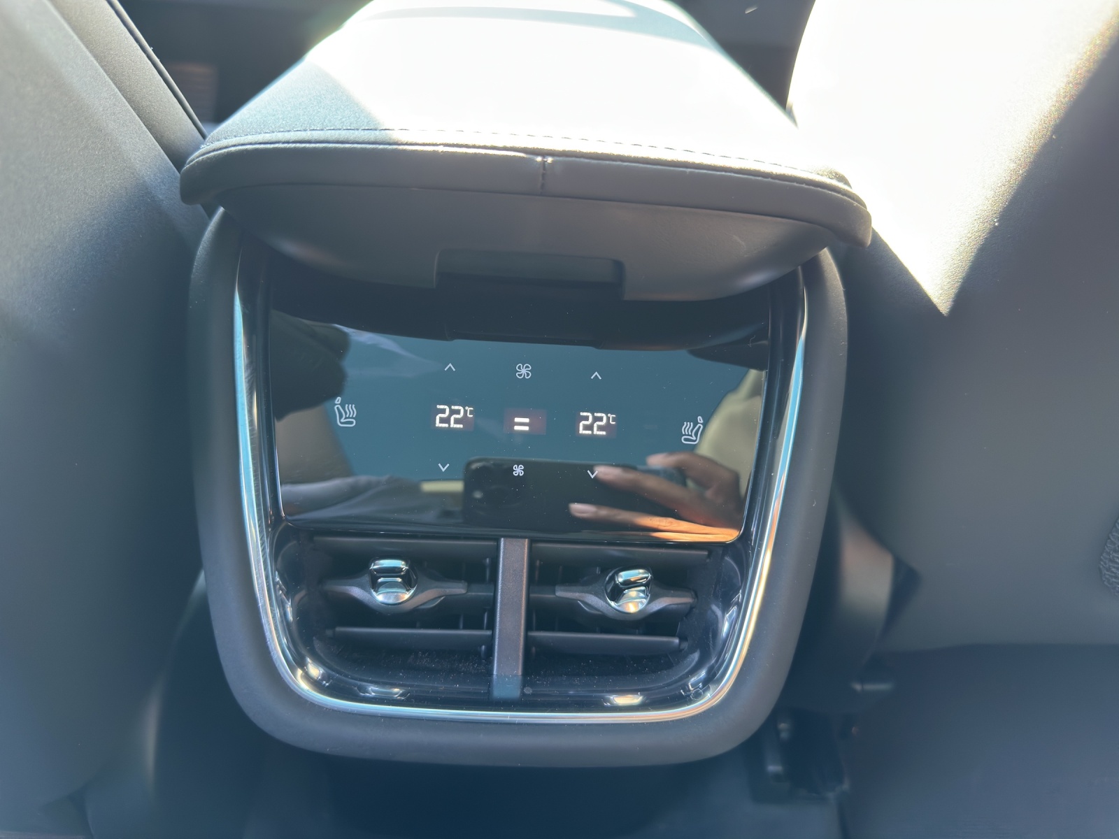 VOLVO EX90 Twin Core AWD-image-19